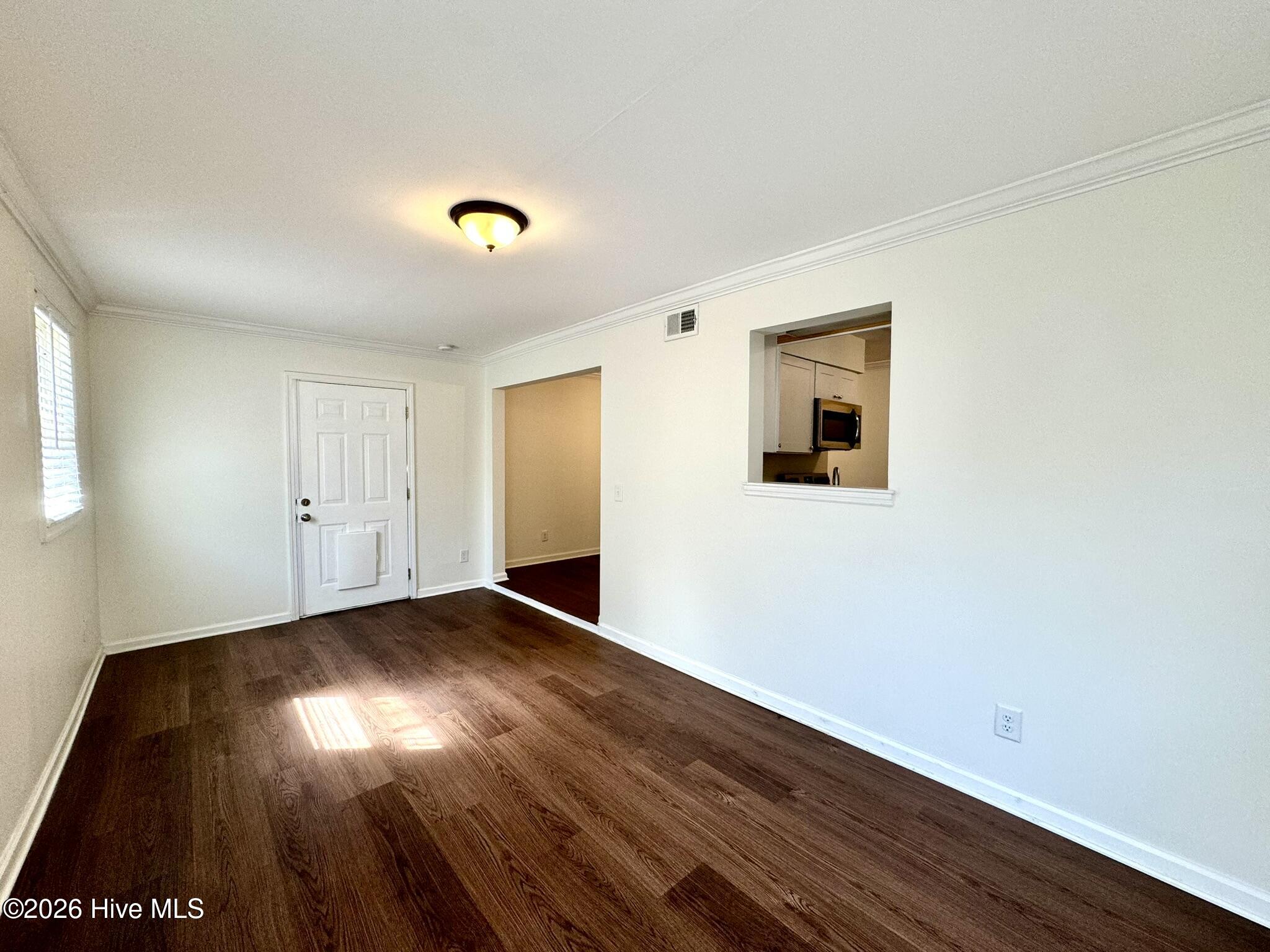 100548301 | Photo 12