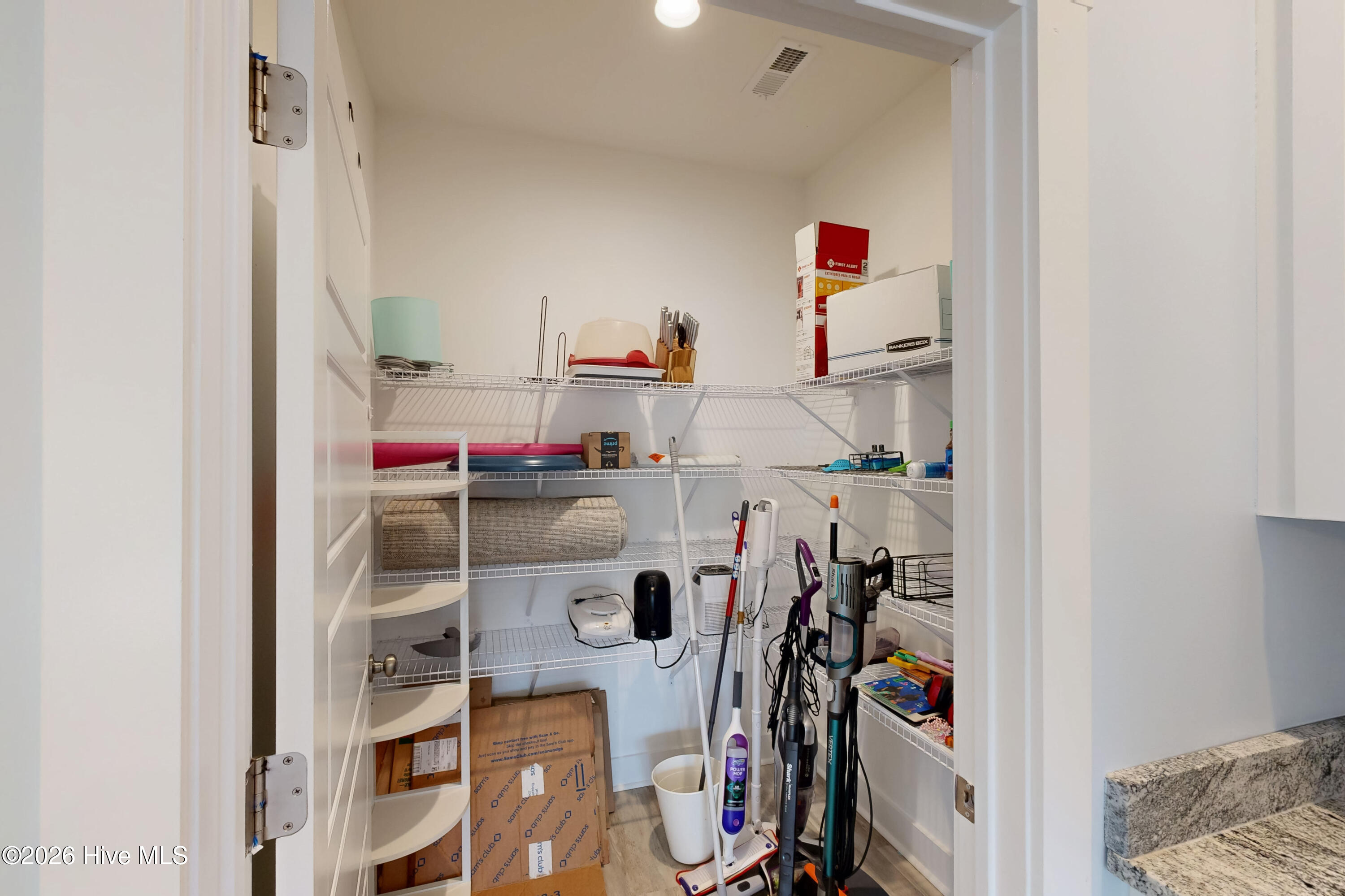 100557107 | Photo 21