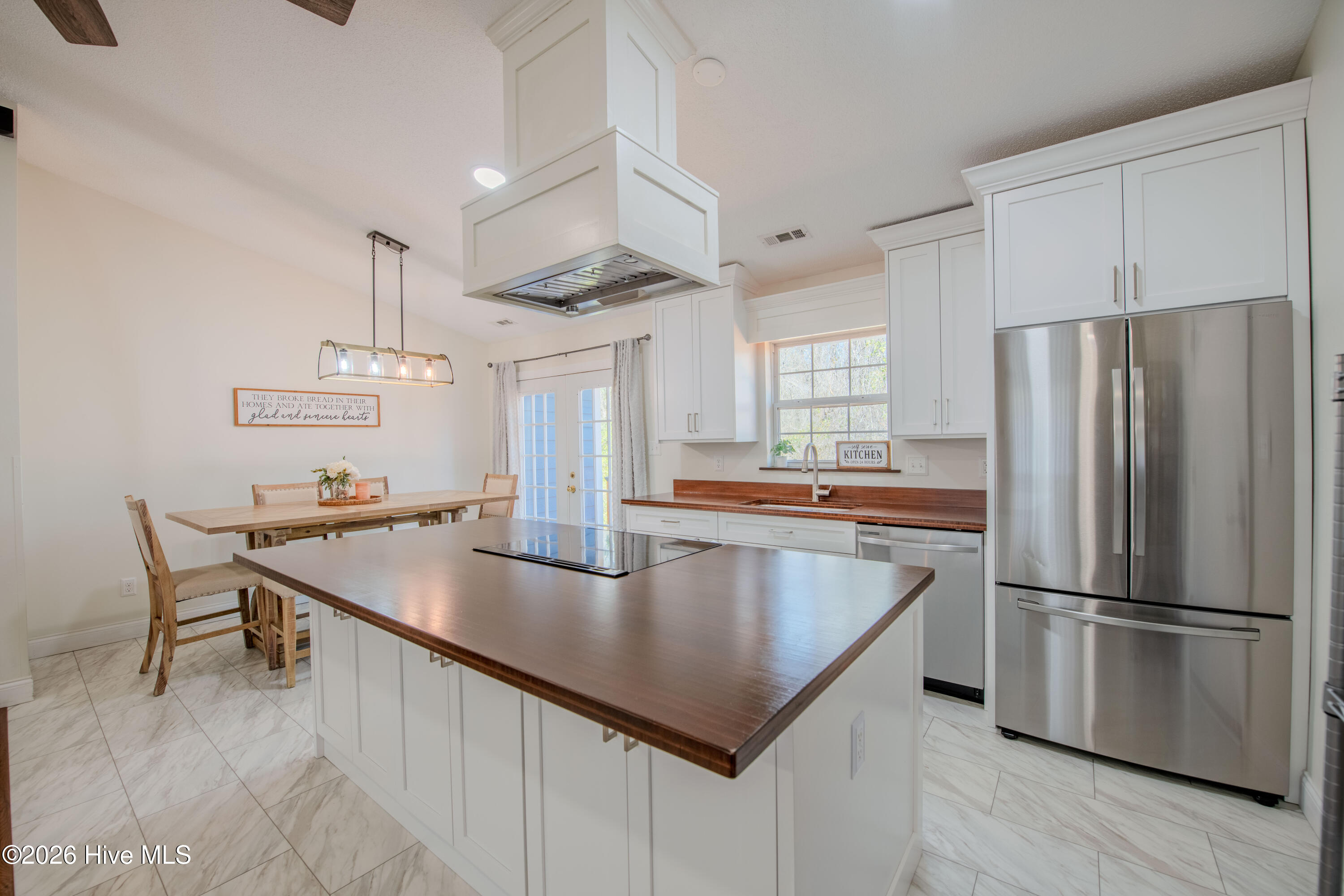 100564633 | Photo 35