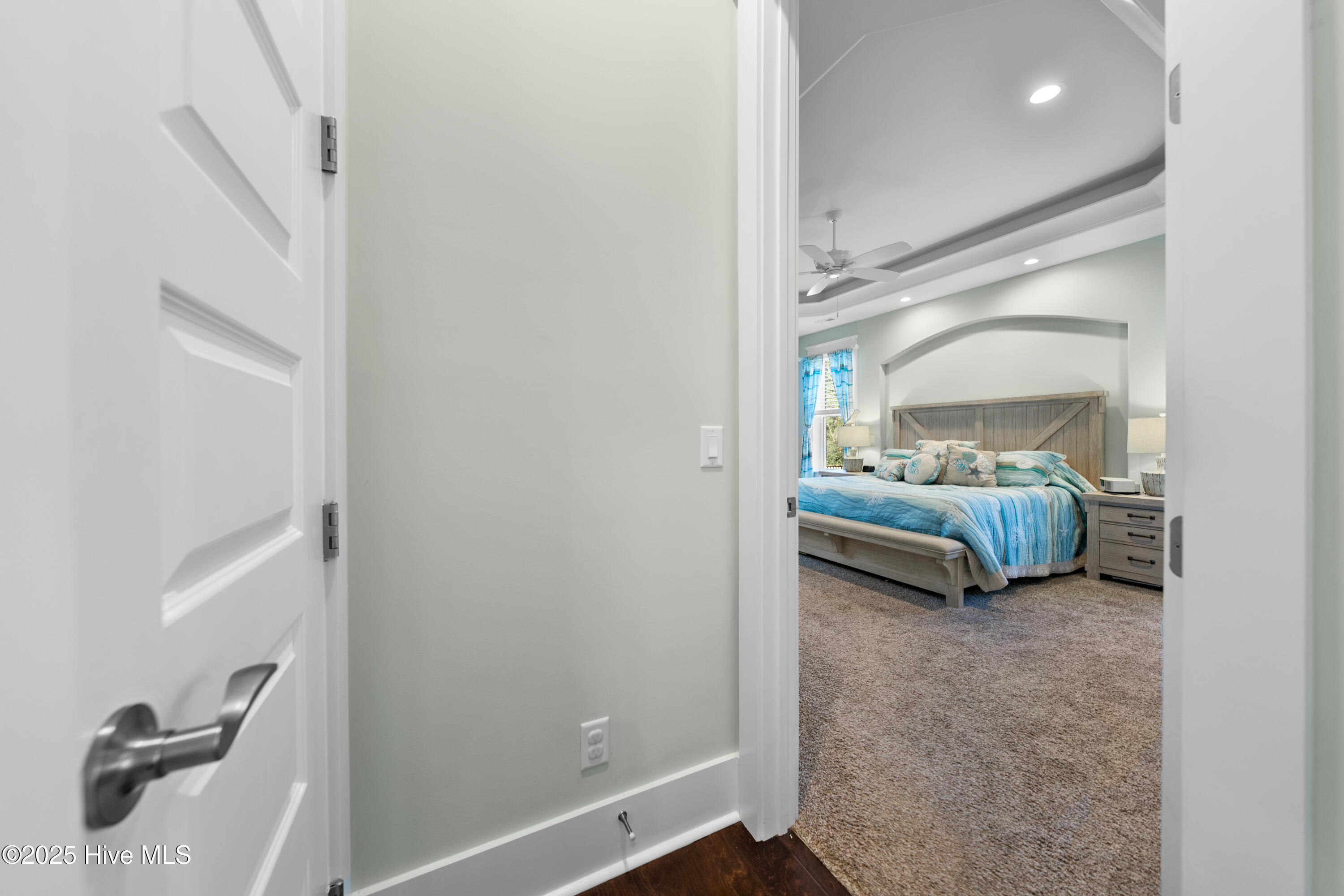 100494528 | Photo 36