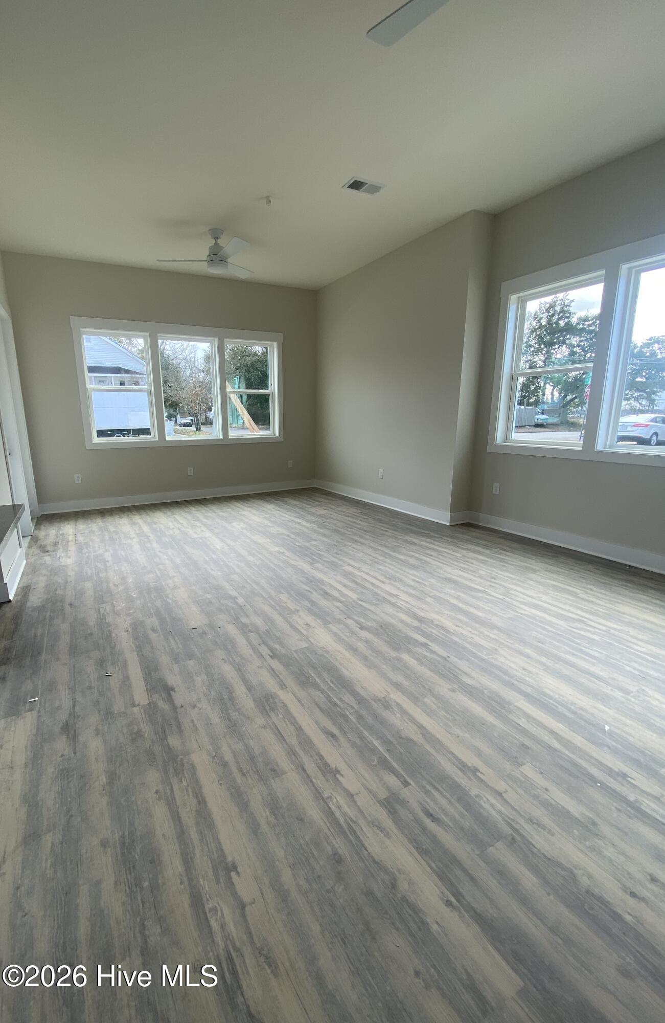 100562446 | Photo 16