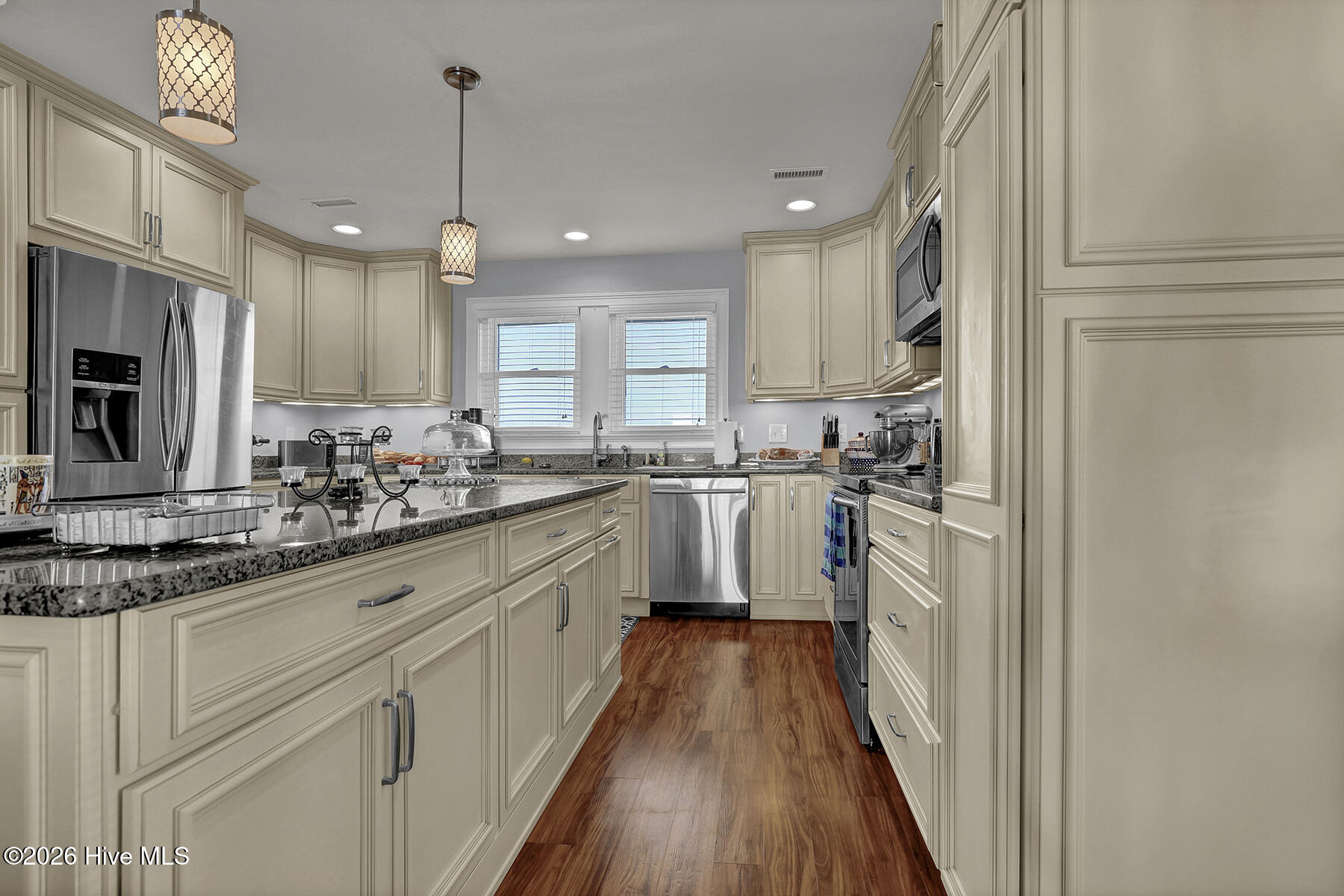 100548682 | Photo 16