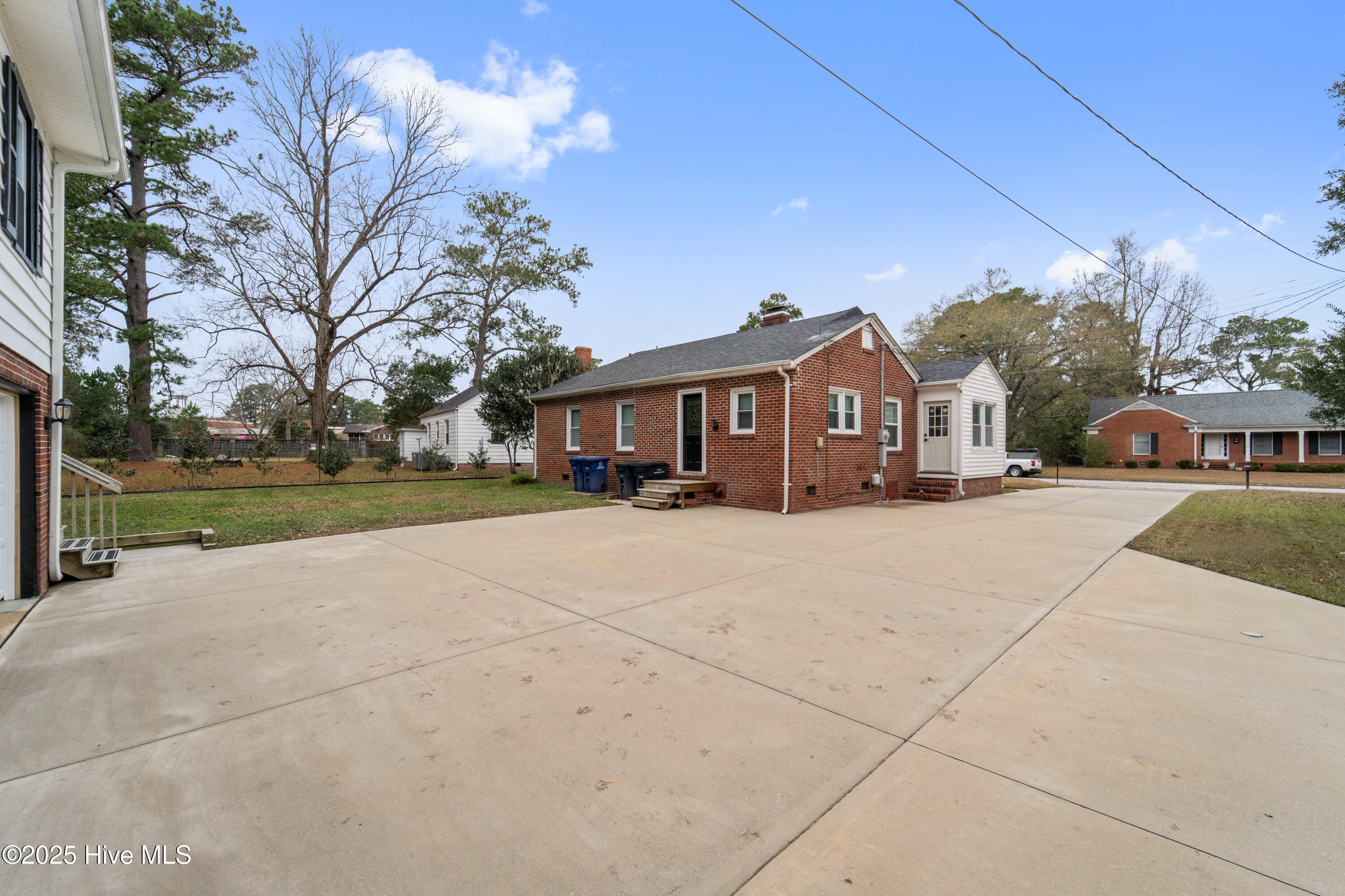 100546439 | Photo 24