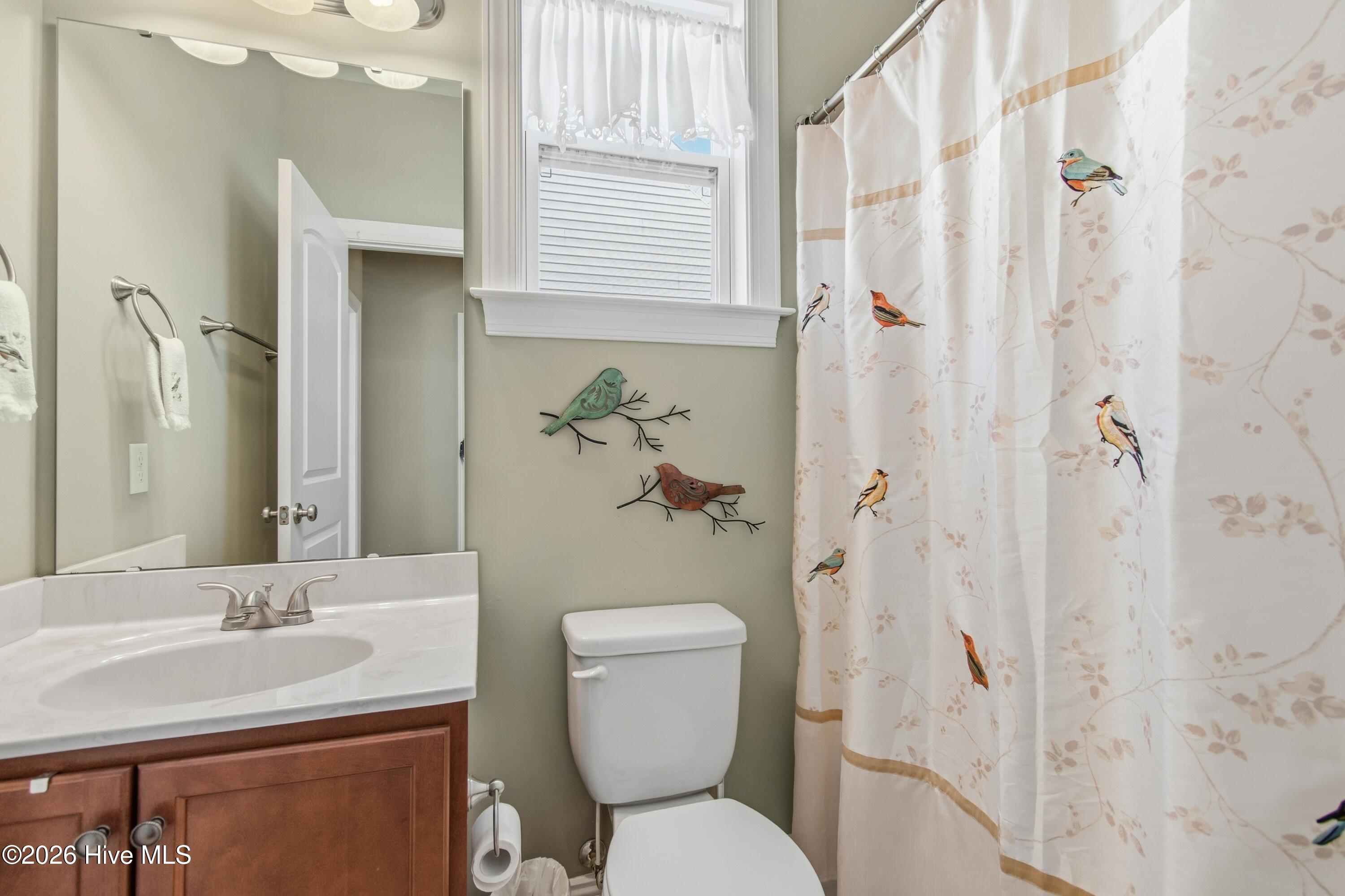 100547718 | Photo 23