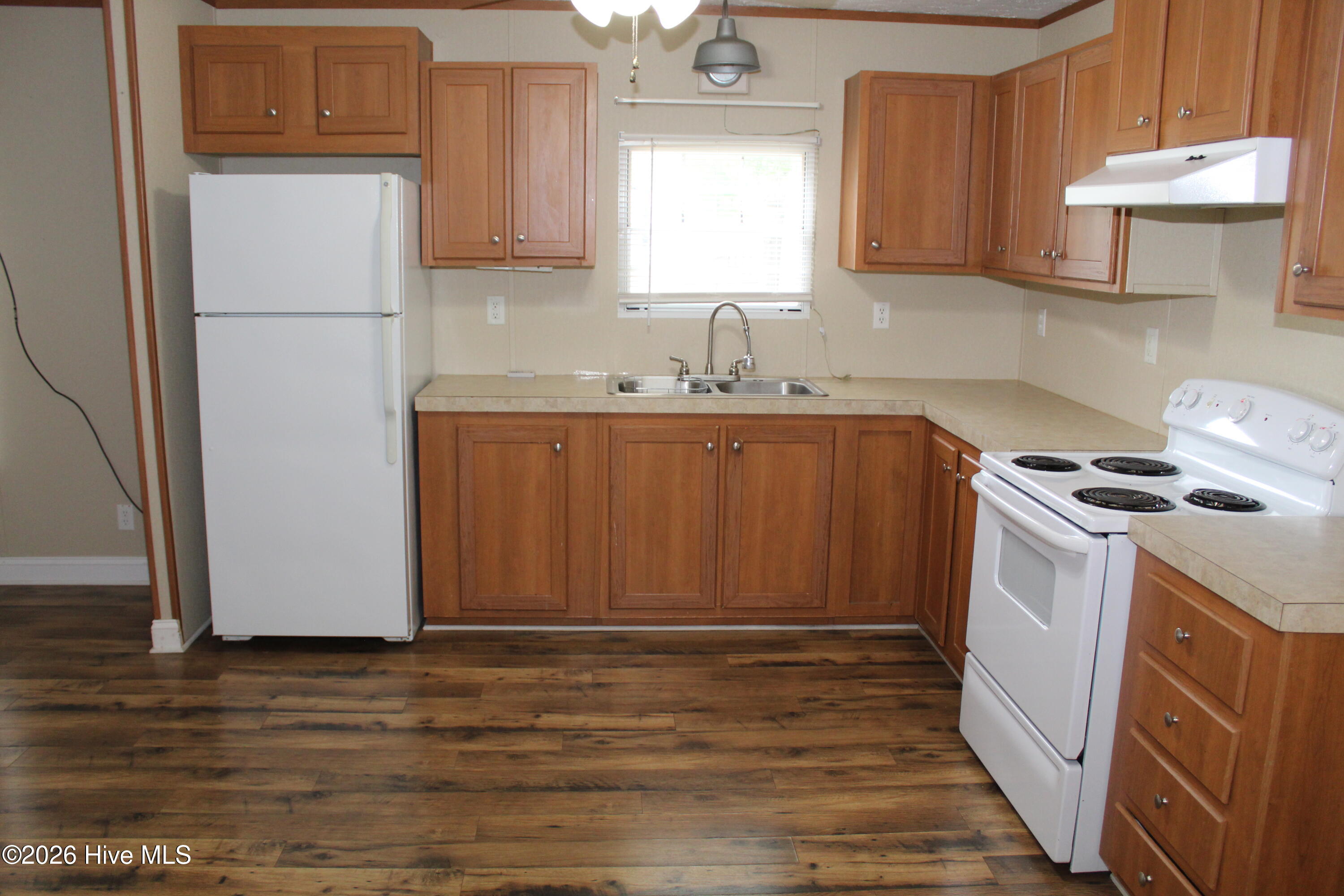 100570403 | Photo 13