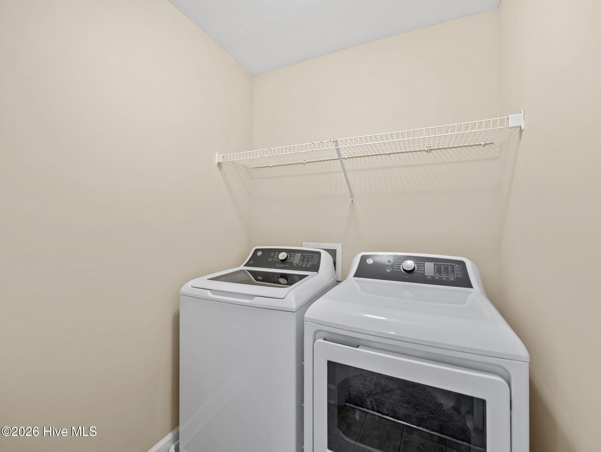 100562317 | Photo 24