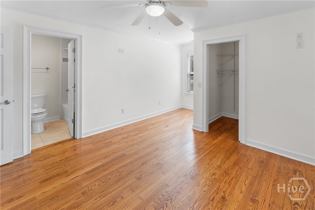 Additional guest bedroom with private shower/tub combo