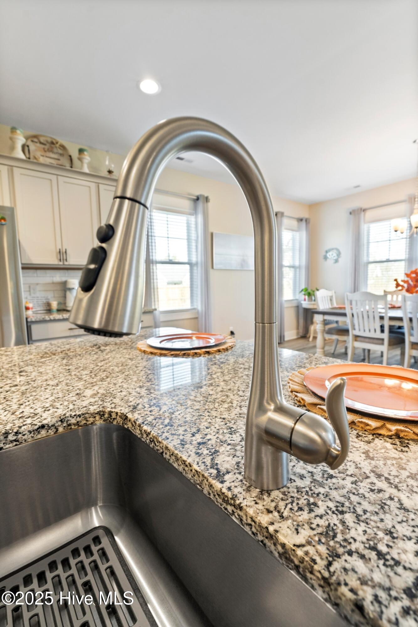 100538815 | Photo 47