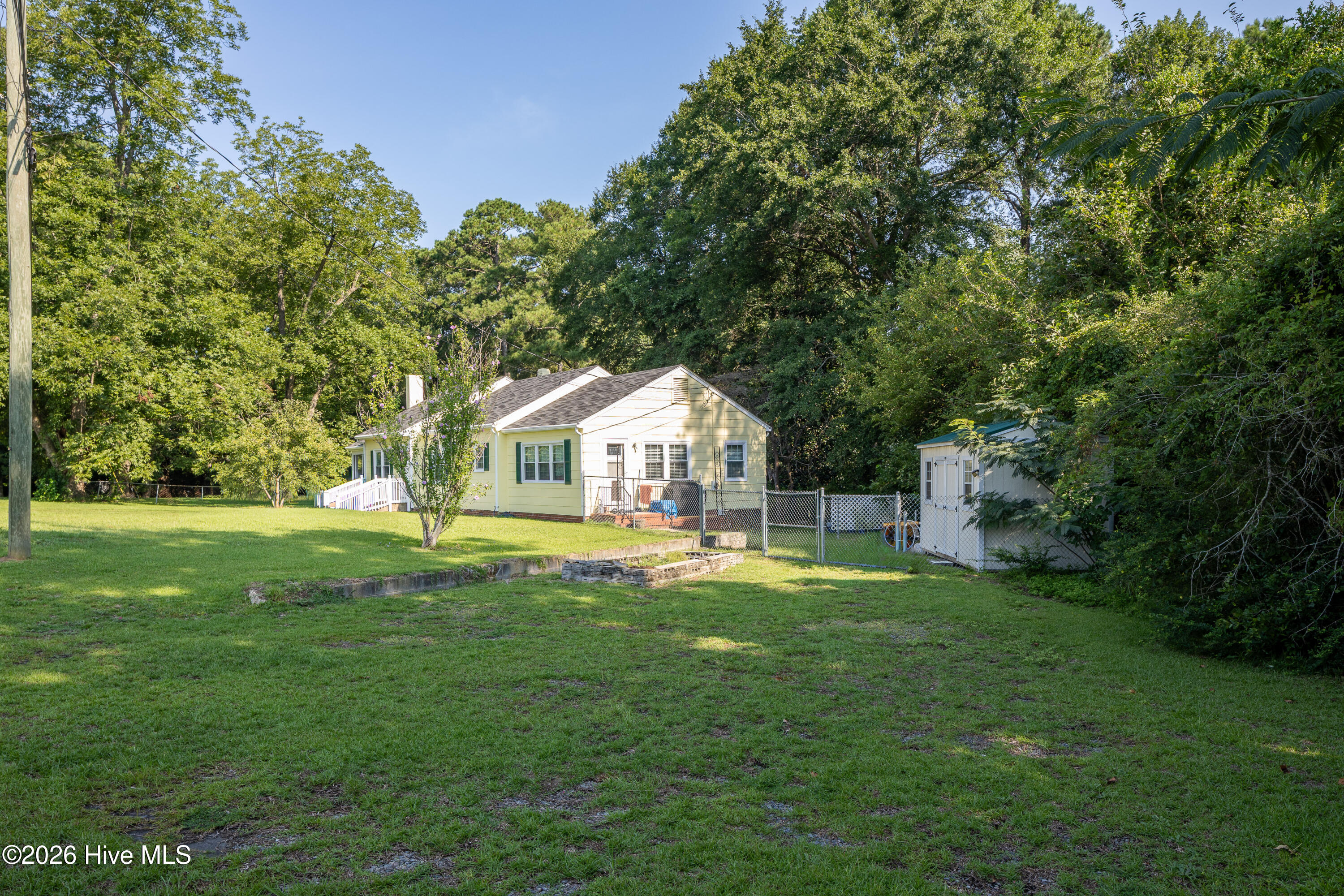 3rd image of 203 Willow Rd, Clinton, NC 28328 | MLS# 100596853