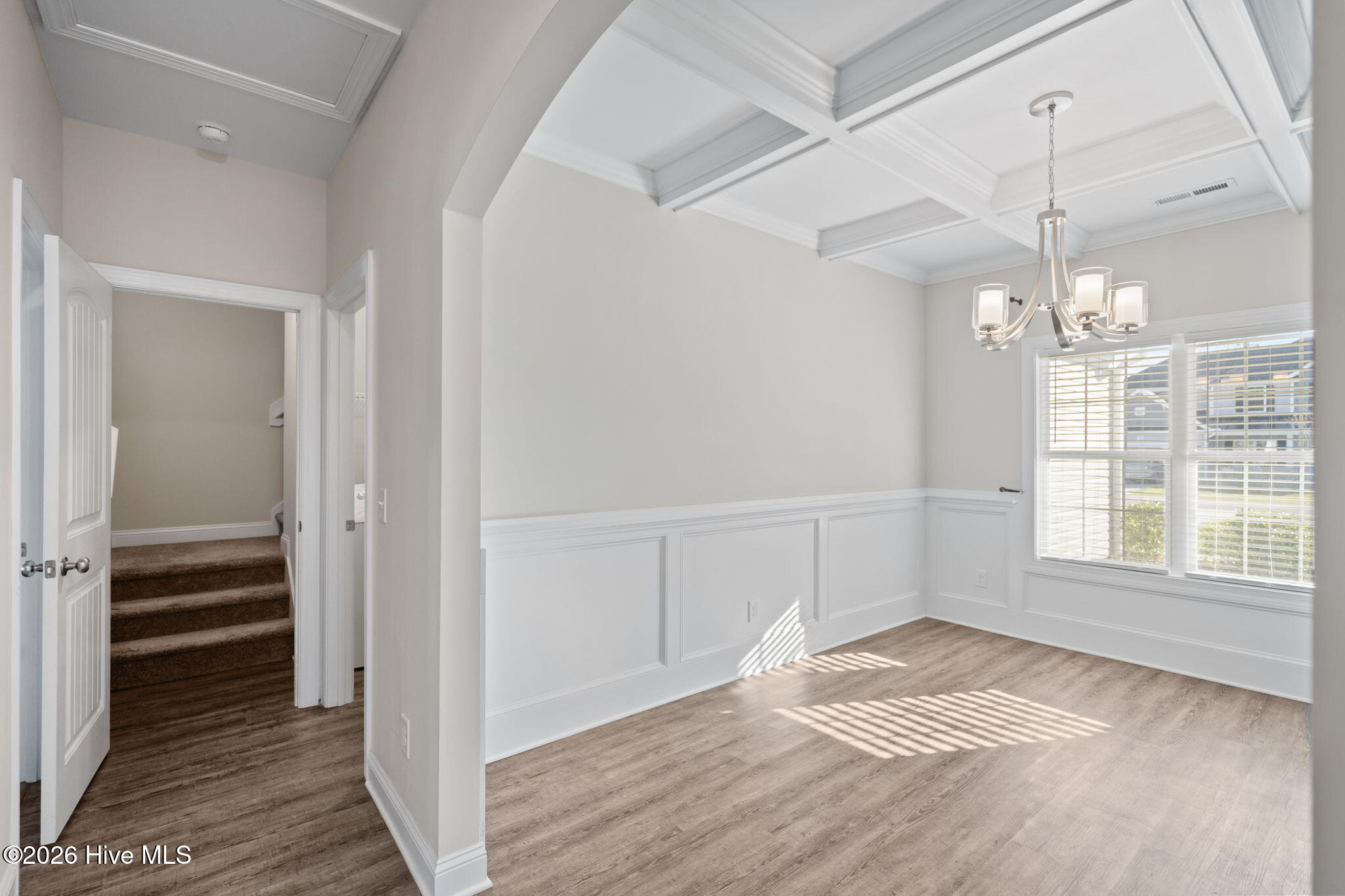 100561357 | Photo 28