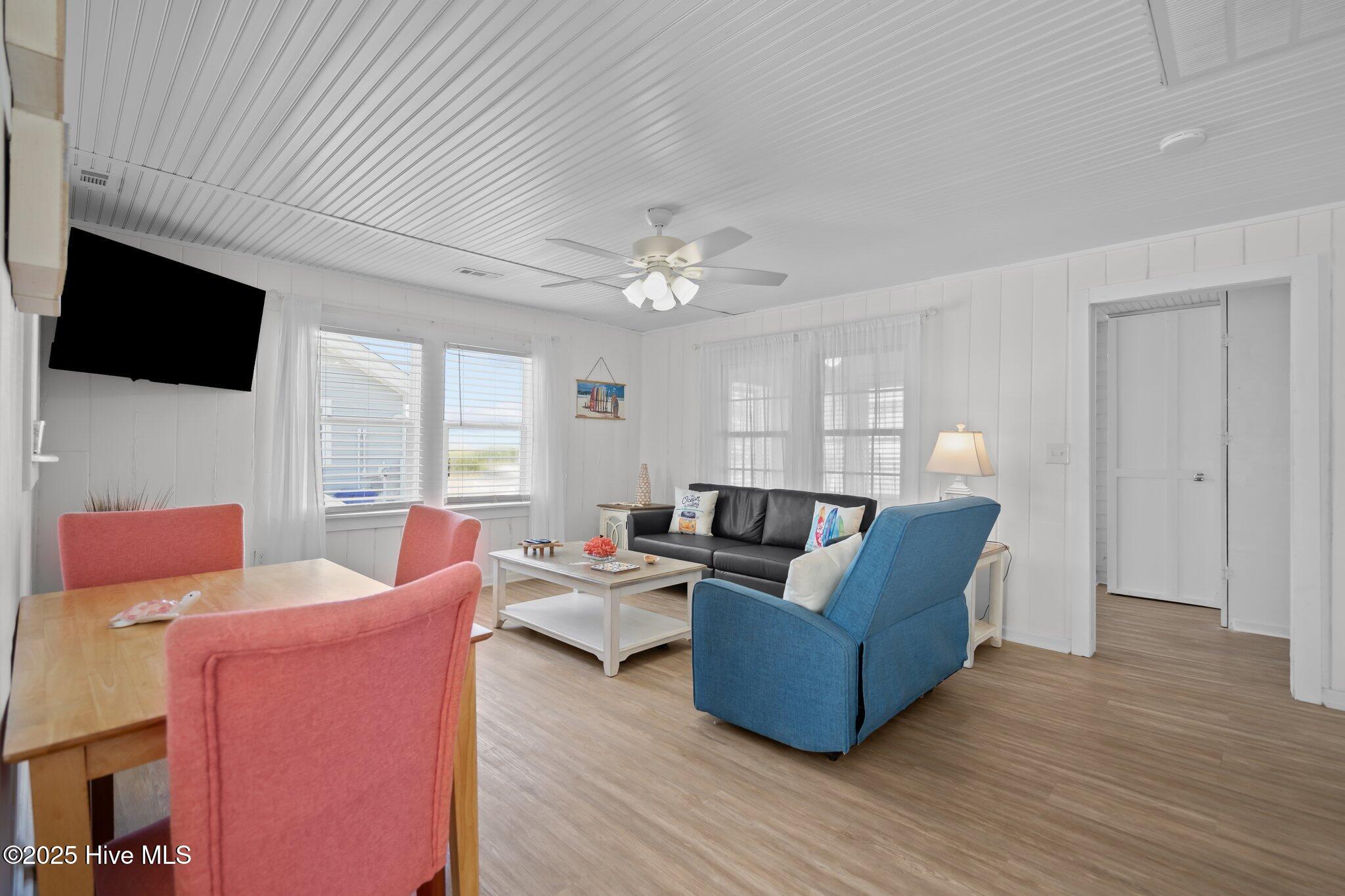 100537194 | Photo 99