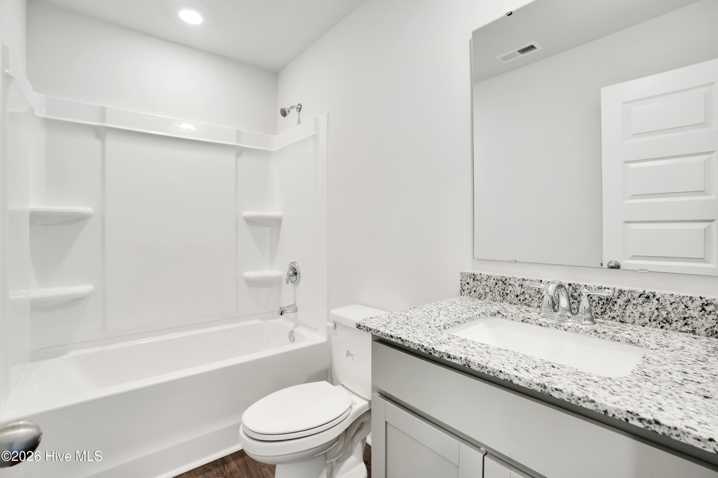 100561798 | Photo 28