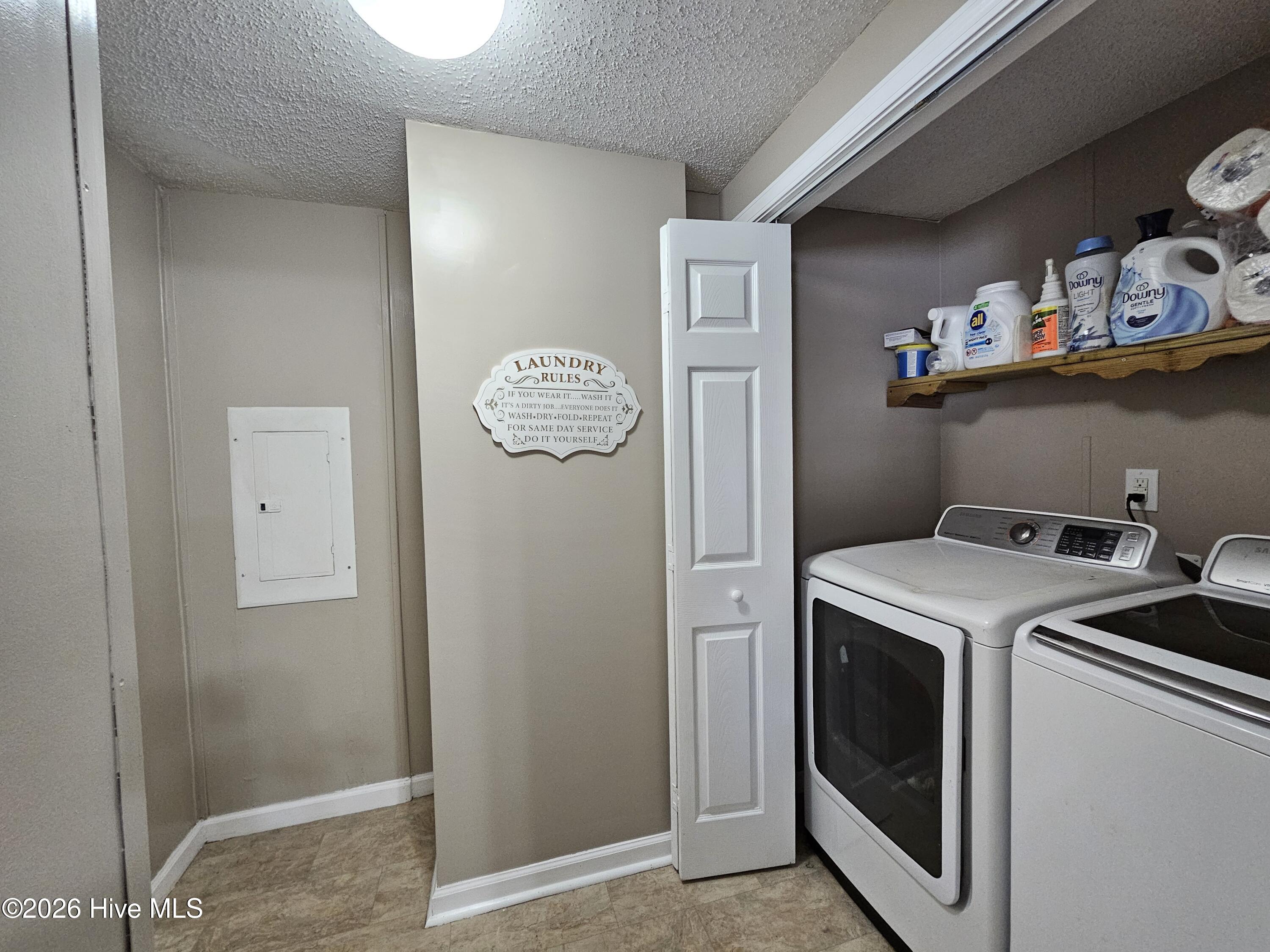 100561319 | Photo 24