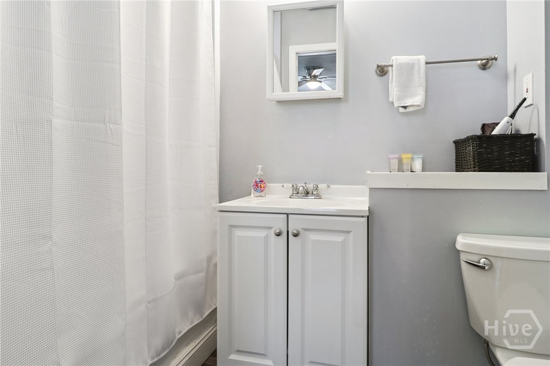 Guest bathroom ground floor 4