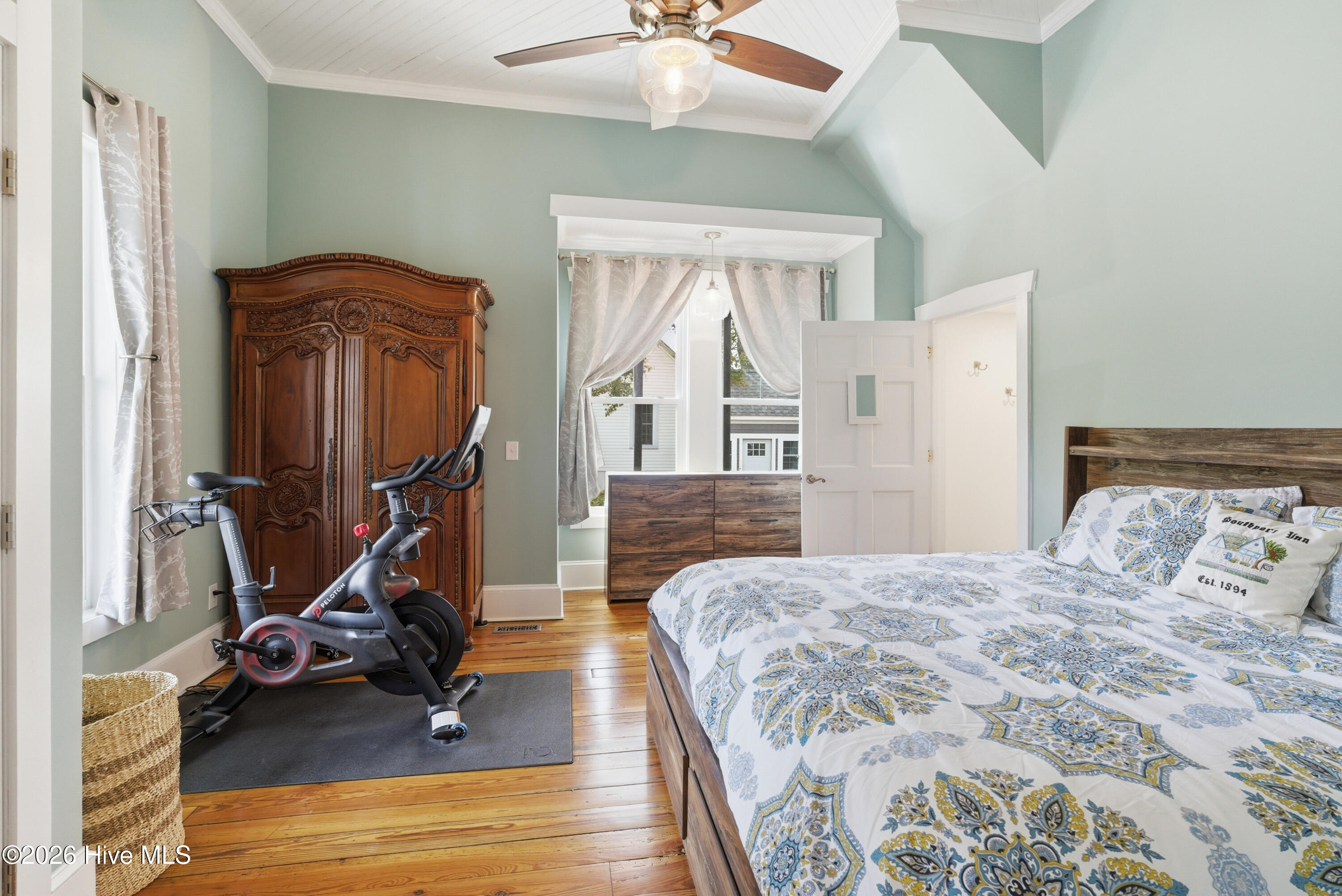 100565818 | Photo 13