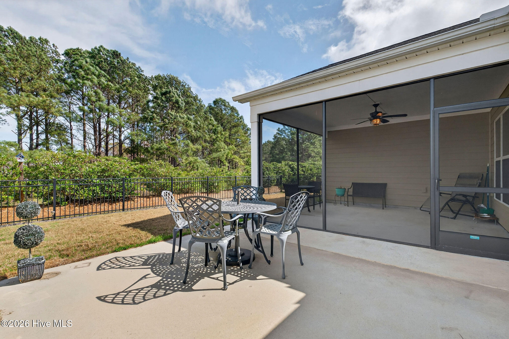 100560495 | Photo 33