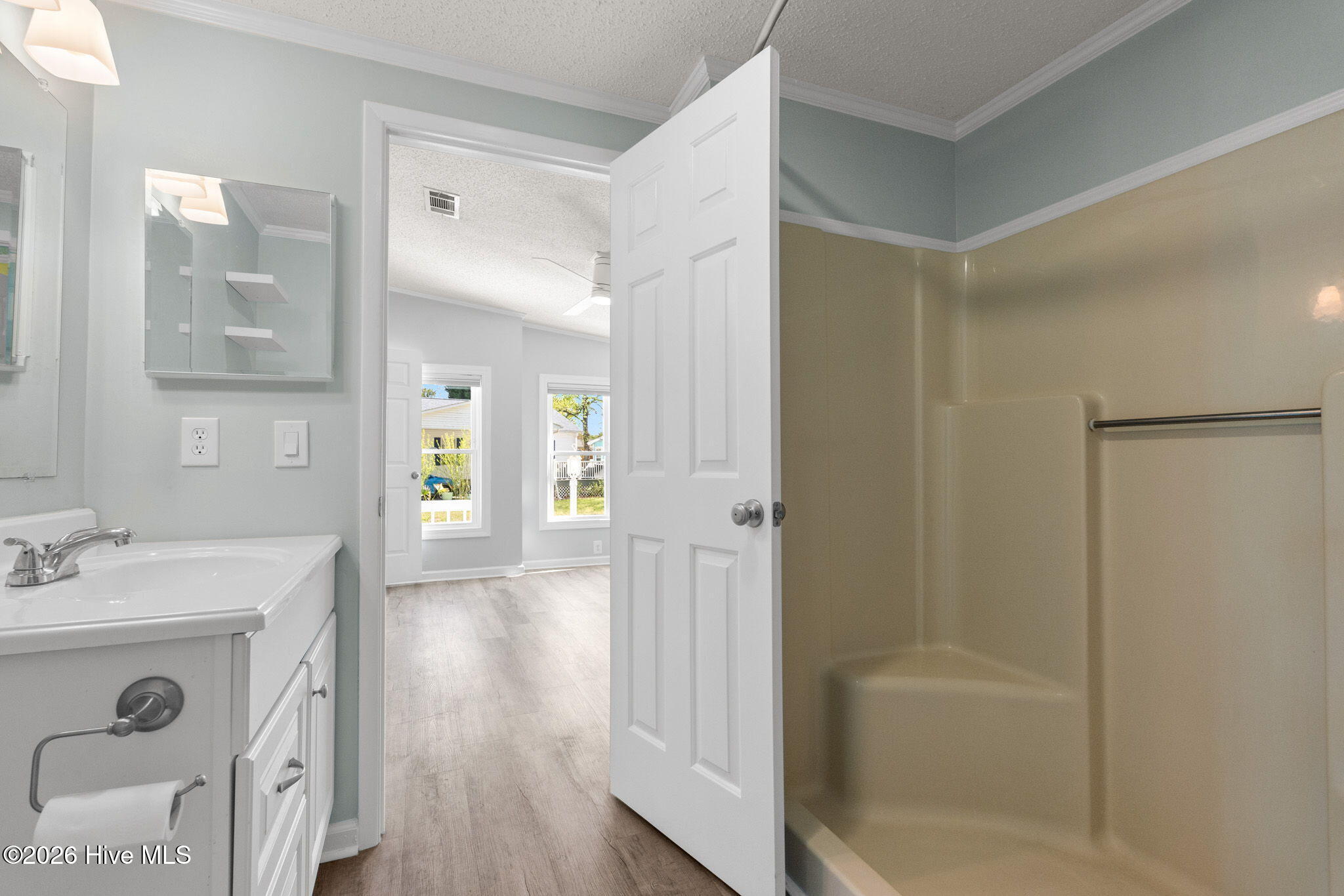 100555221 | Photo 35