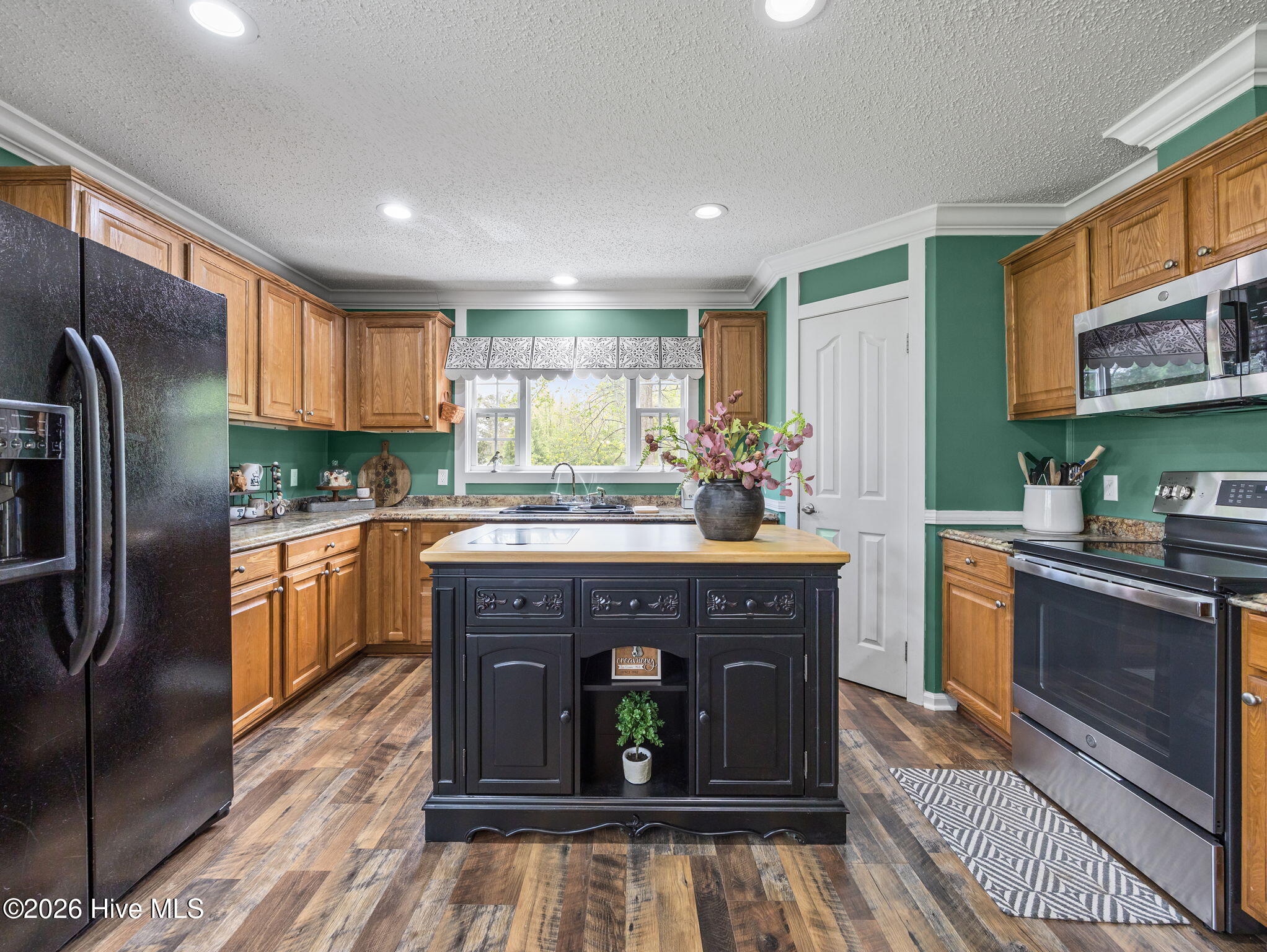 100566211 | Photo 29