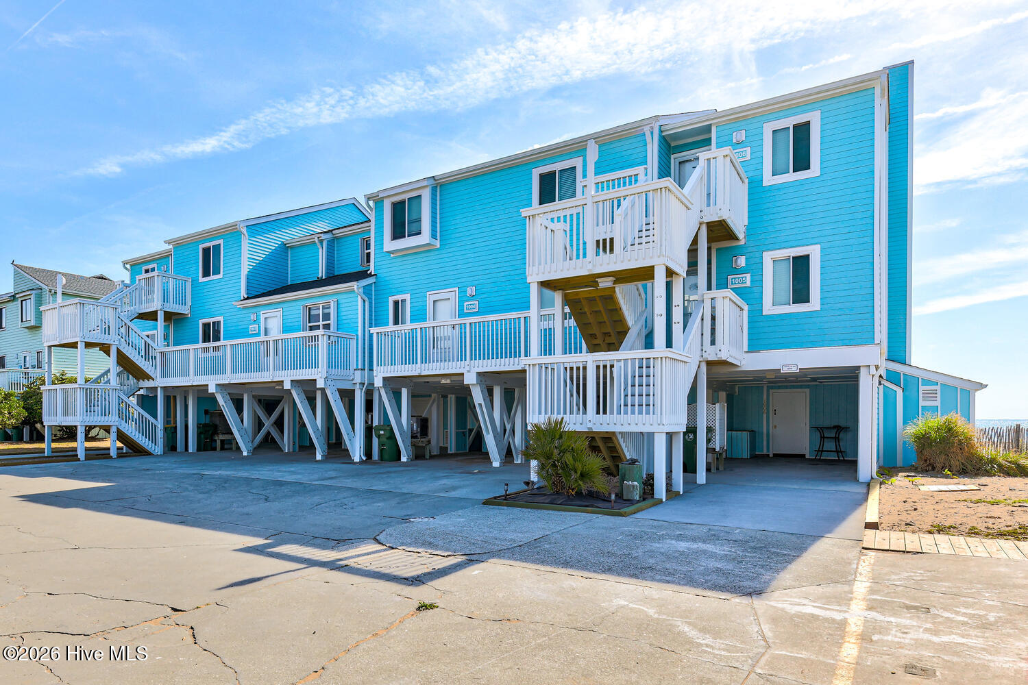 100569348 | Photo 37