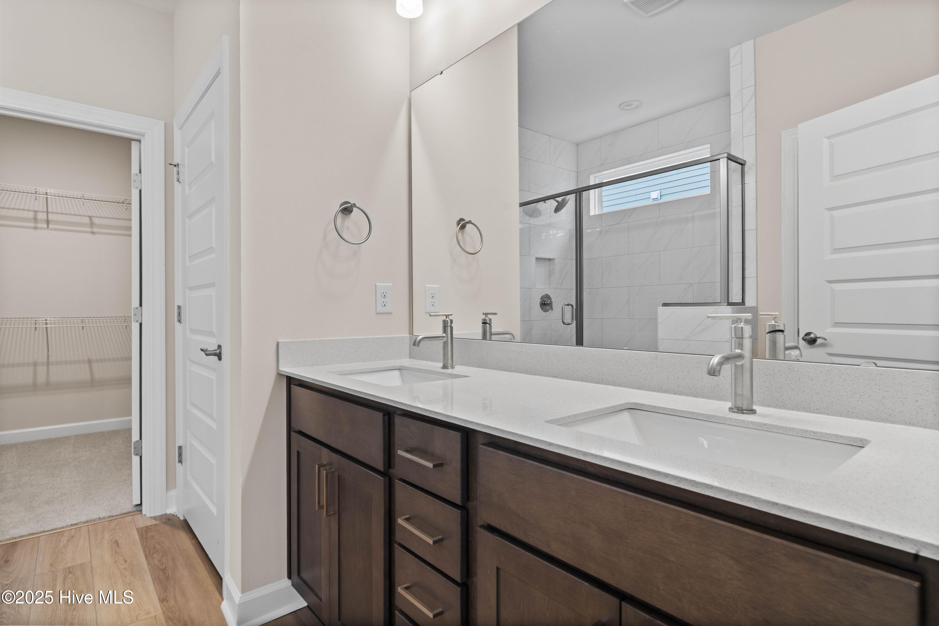 100506934 | Photo 21