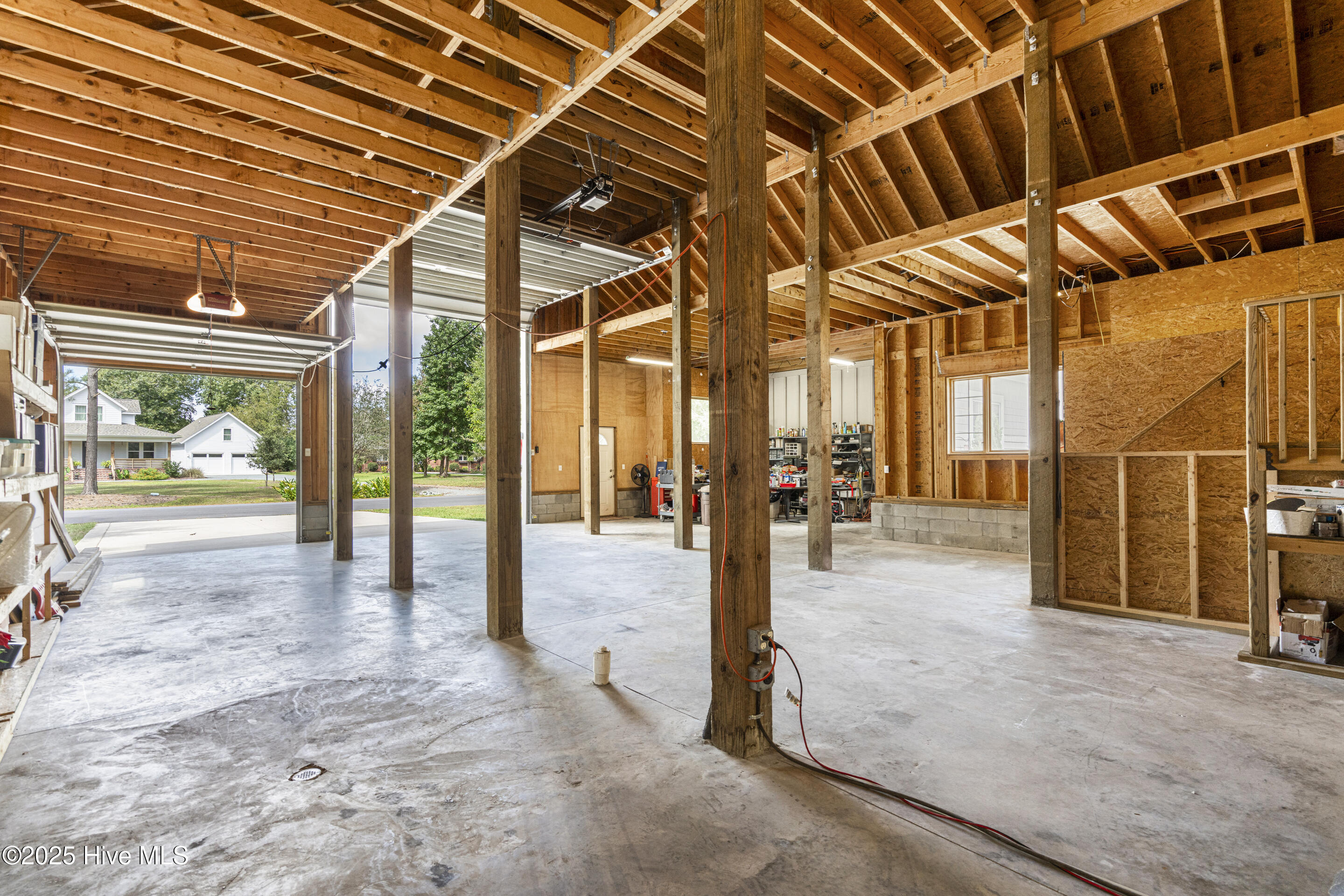 100569480 | Photo 79