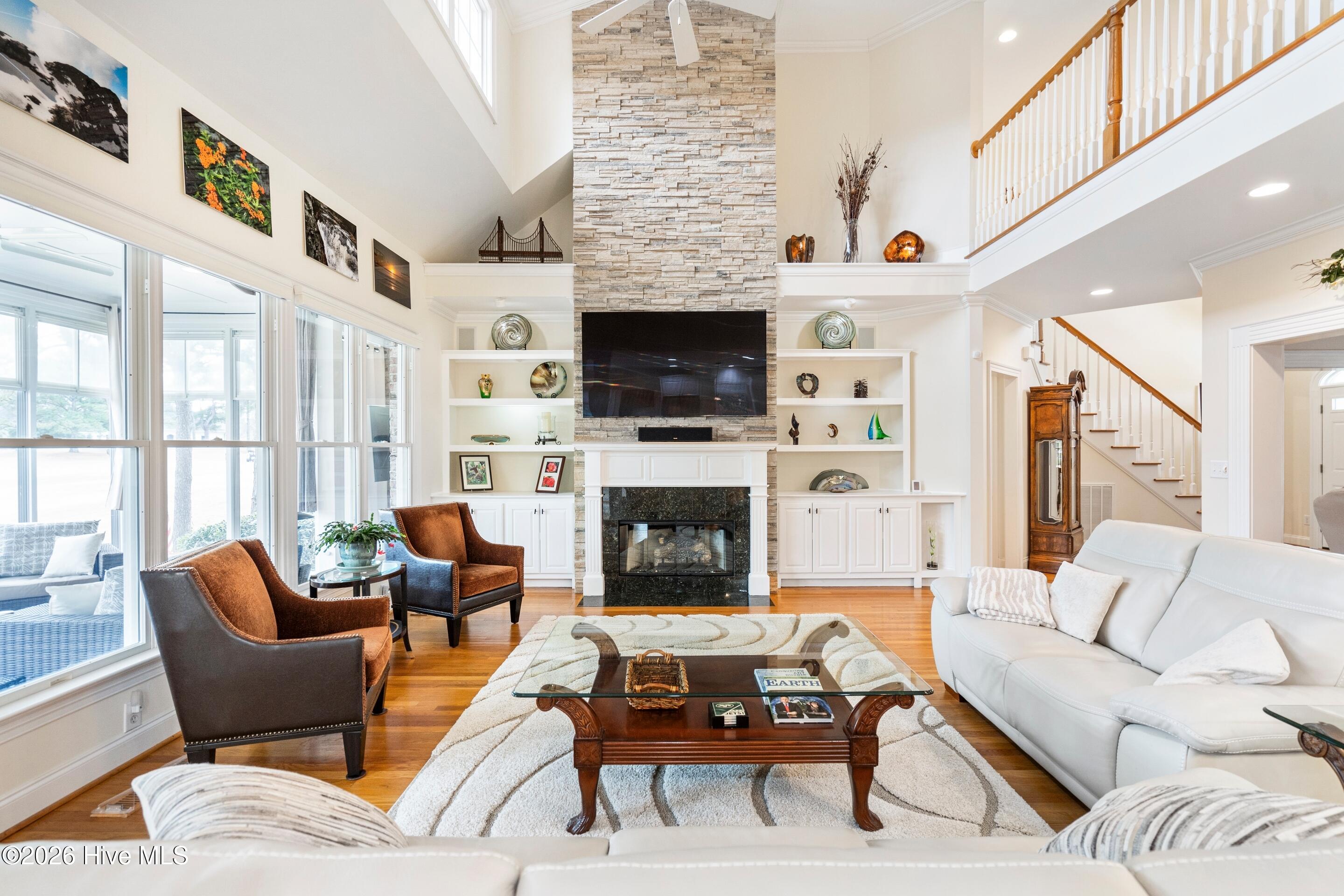 100548933 | Photo 29