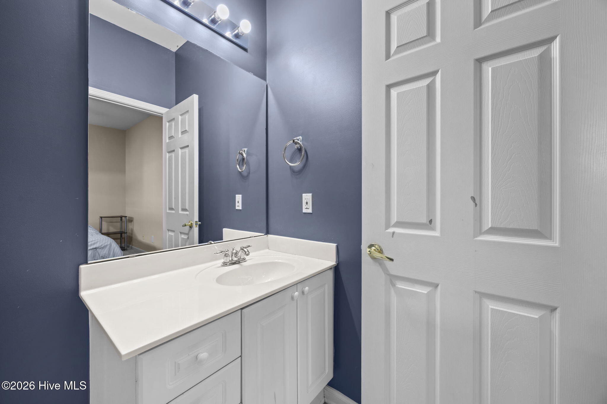 100549606 | Photo 32