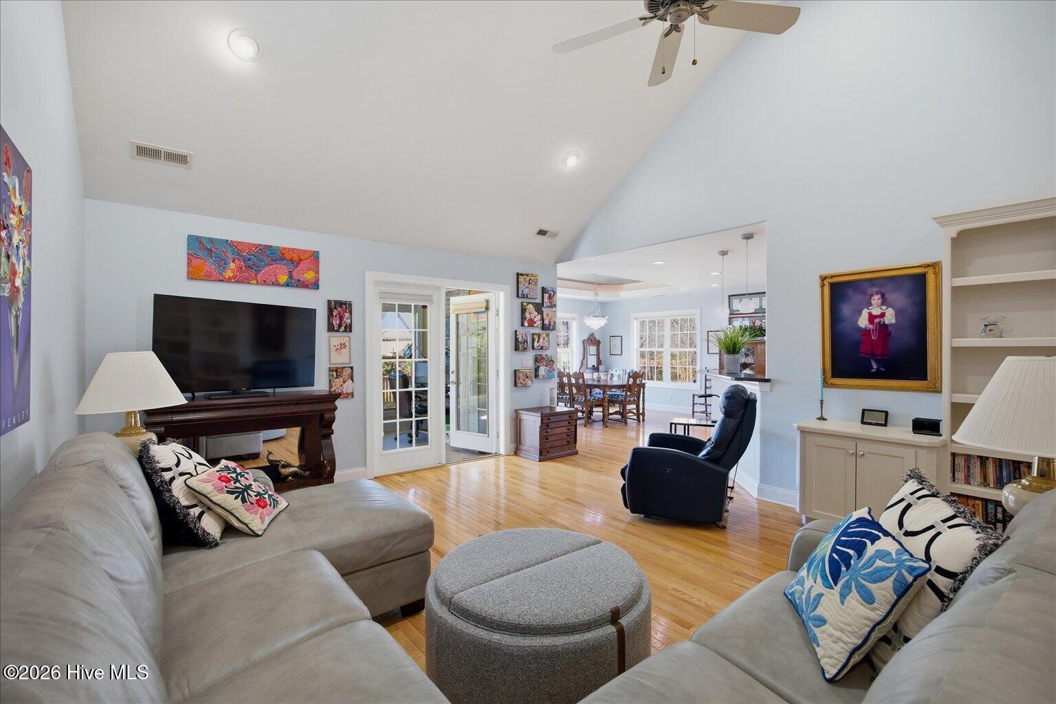 100559309 | Photo 12