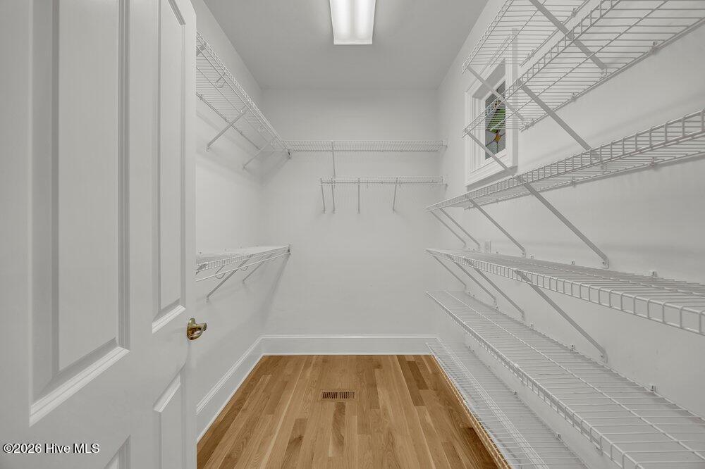 100557041 | Photo 30