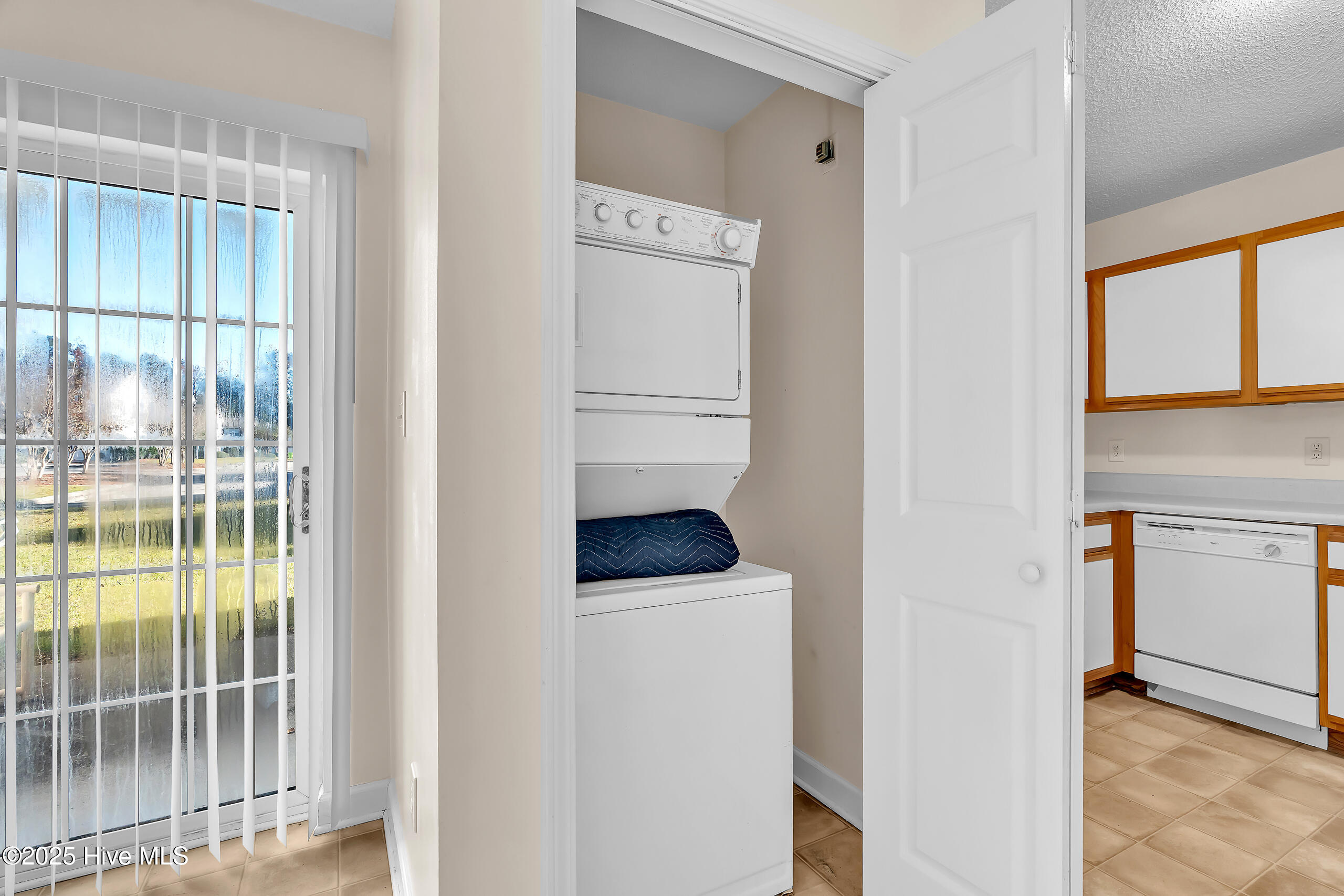 100541412 | Photo 13