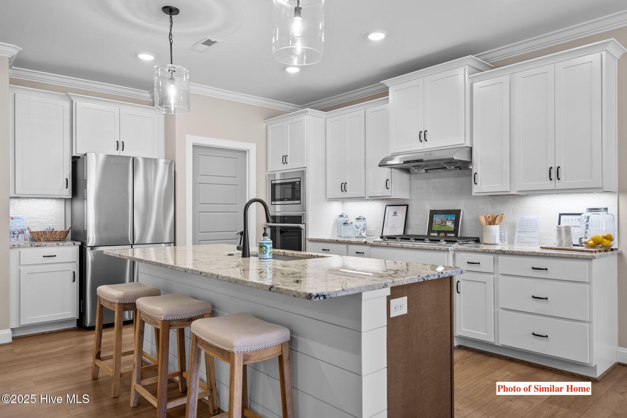 100545835 | Photo 18