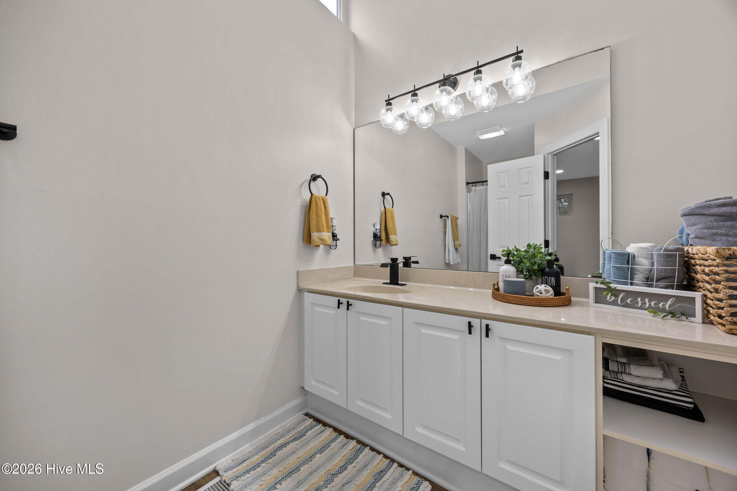 100567822 | Photo 32