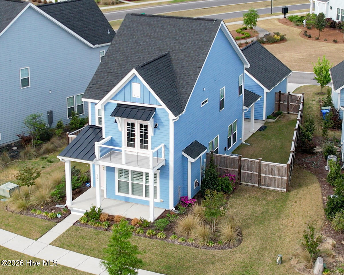 100565697 | Photo 28