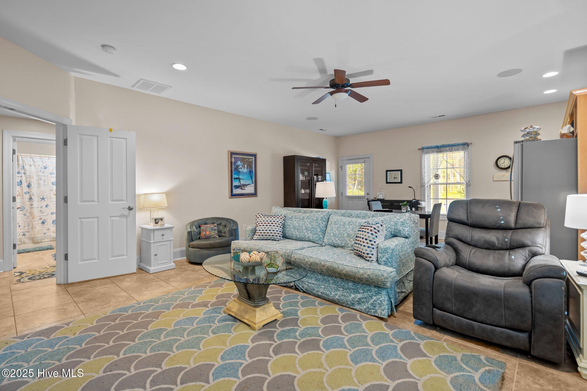 100513091 | Photo 56