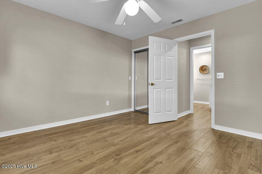 100541814 | Photo 23