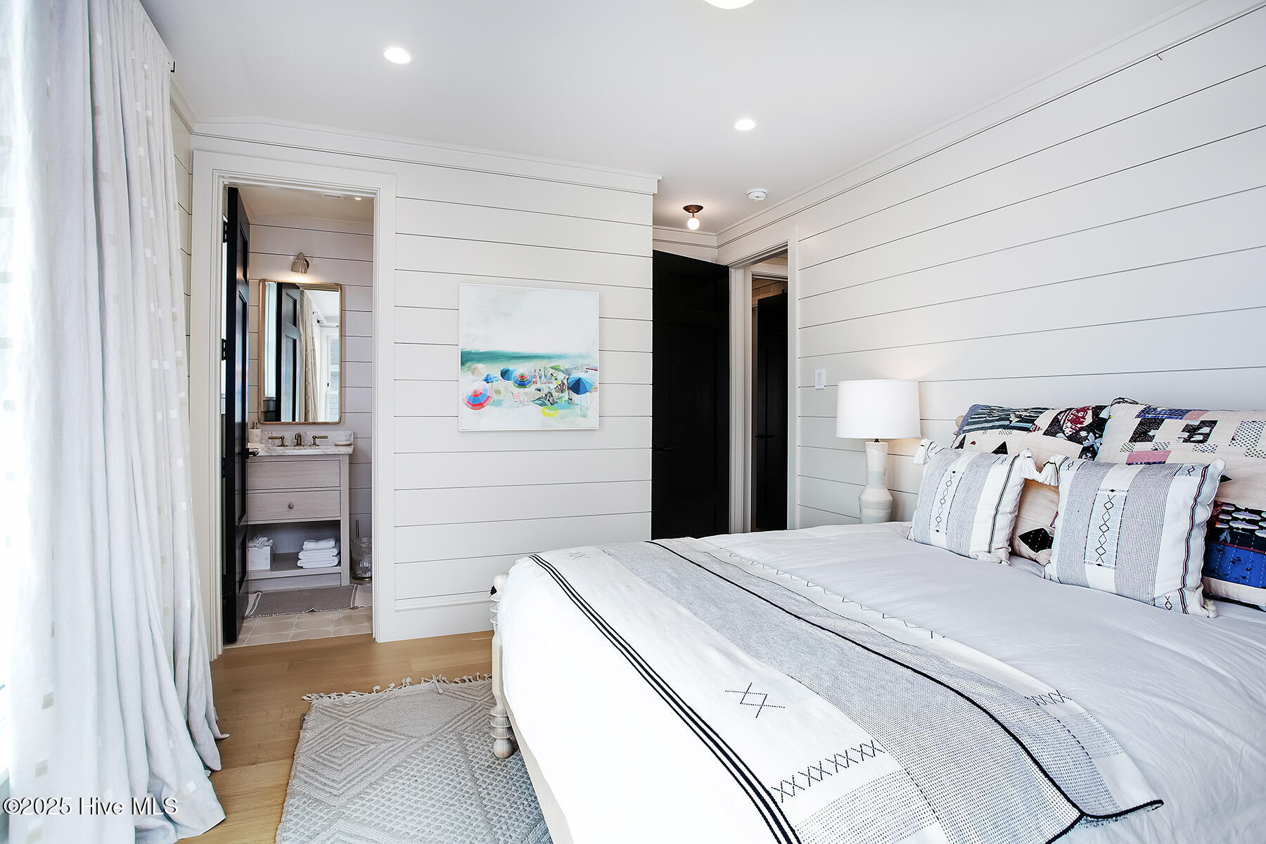 100528983 | Photo 35