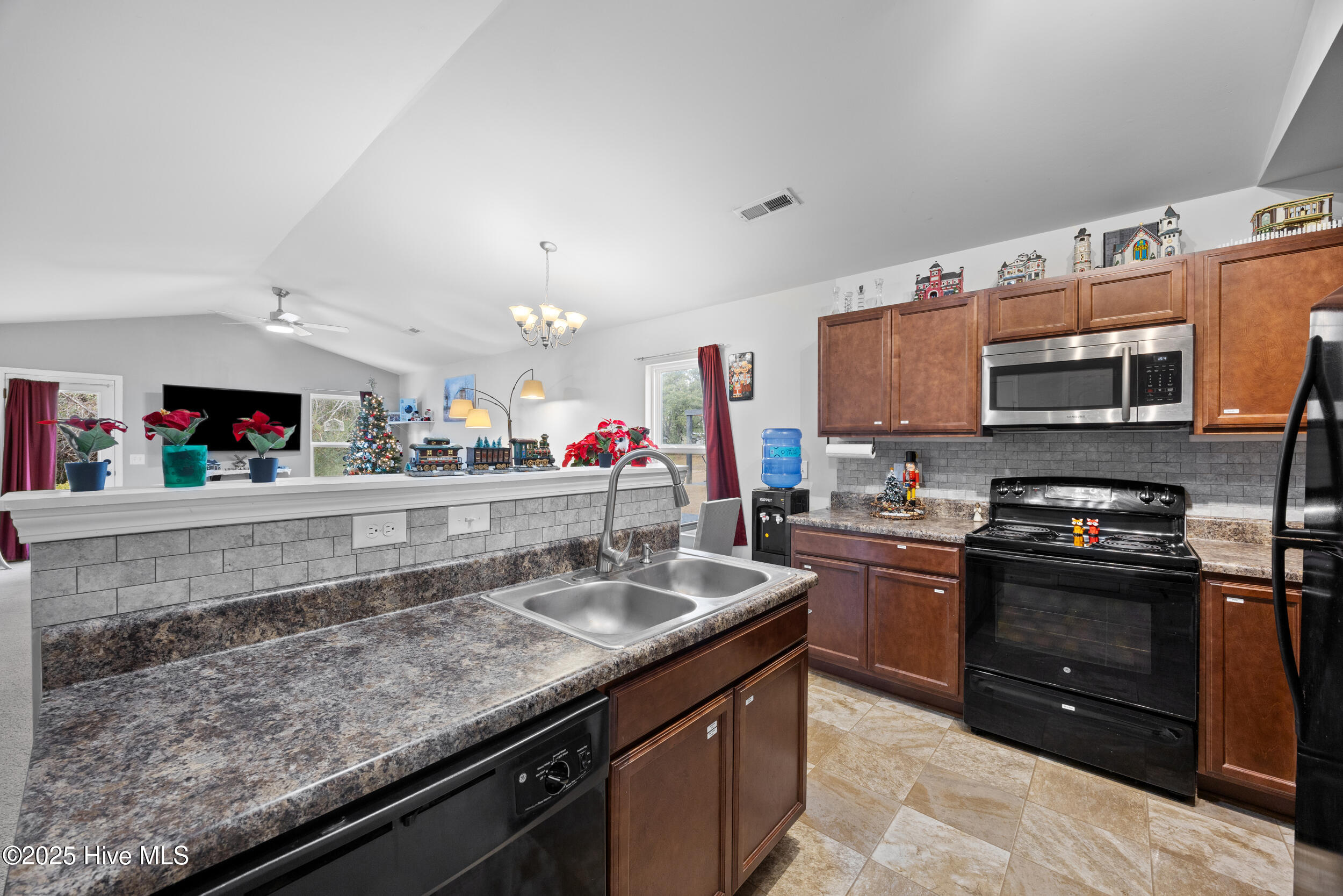 100546201 | Photo 15