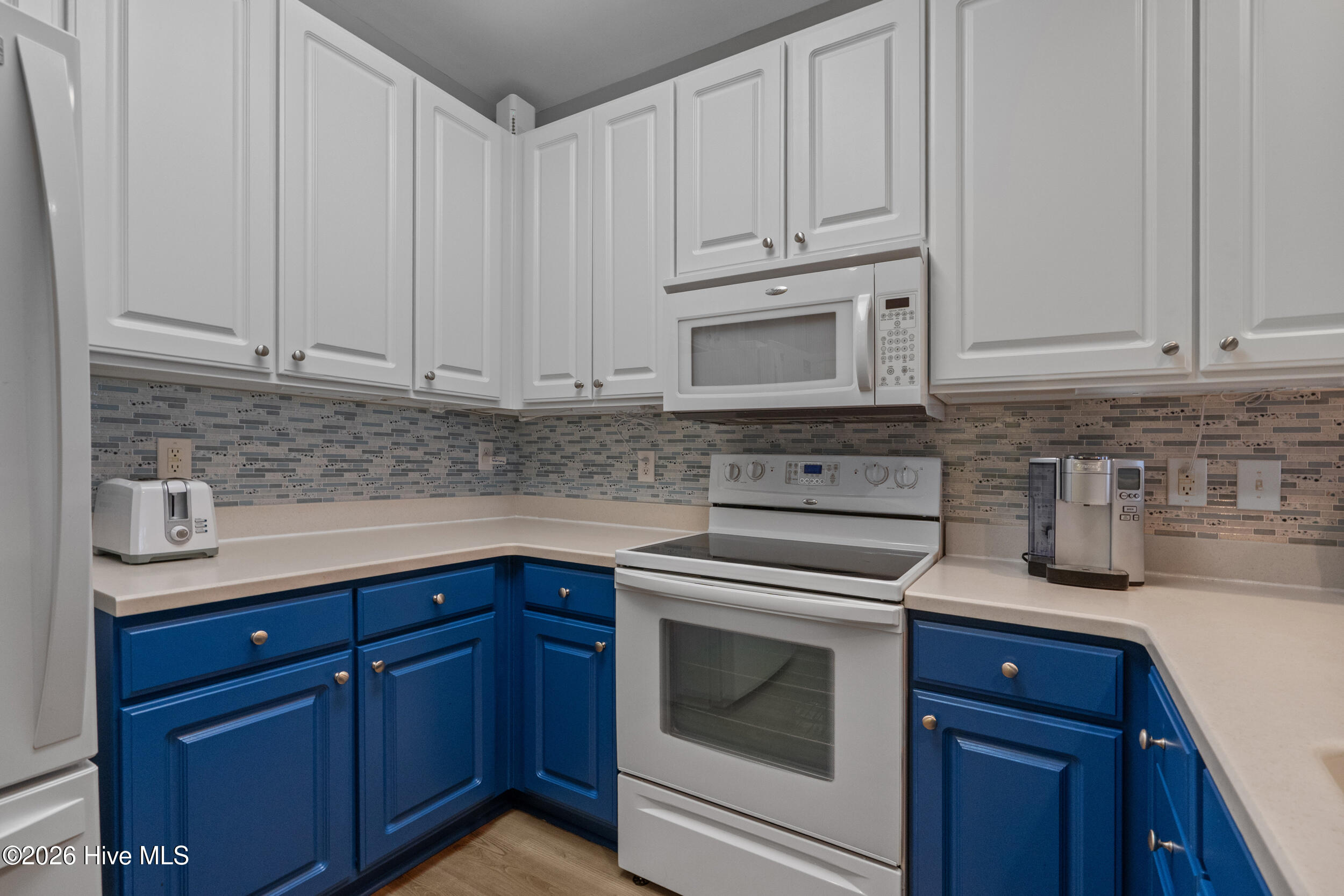 100570667 | Photo 14