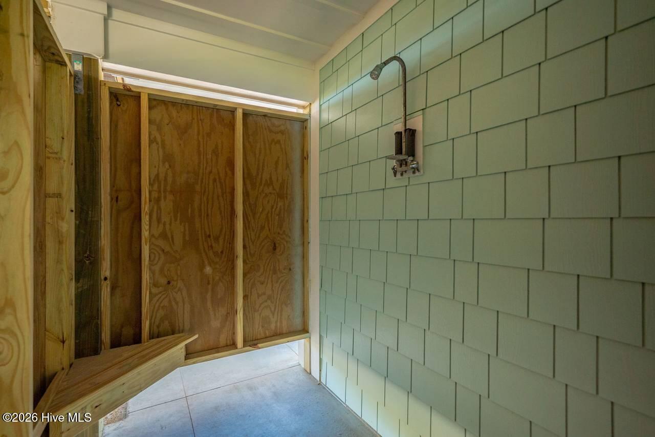 100560212 | Photo 59