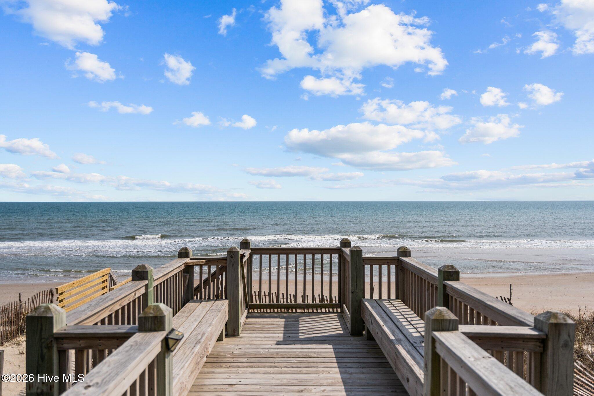 100562244 | Photo 56