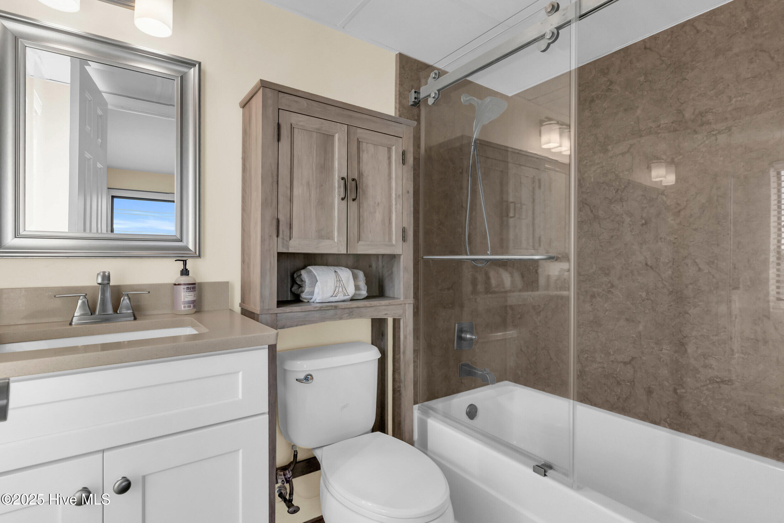 100541265 | Photo 32