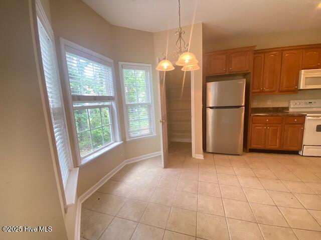 8825 Wadsworth Drive, Calabash, NC 28467 – photo 15: 8825 wadsworth kitchen and pantry