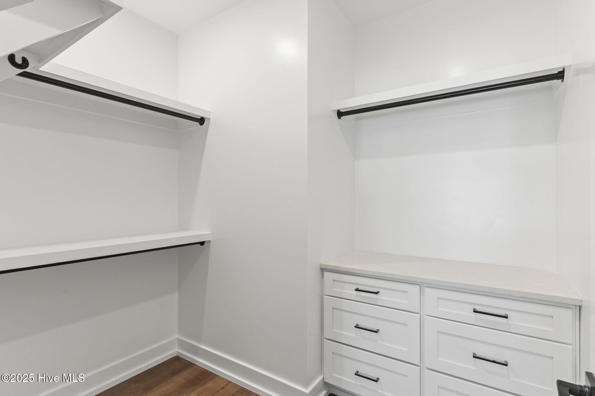 100523673 | Photo 31