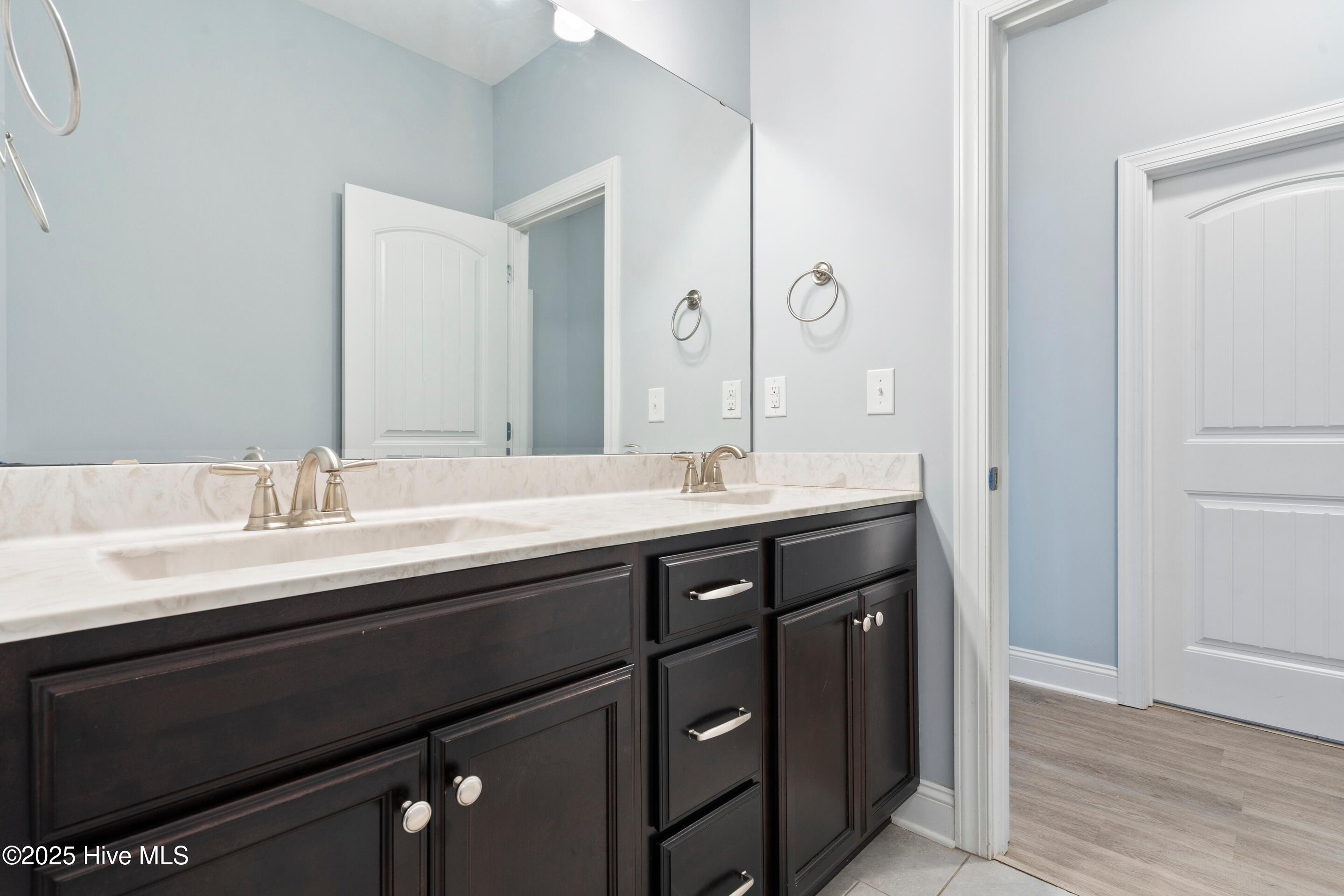 100539123 | Photo 36