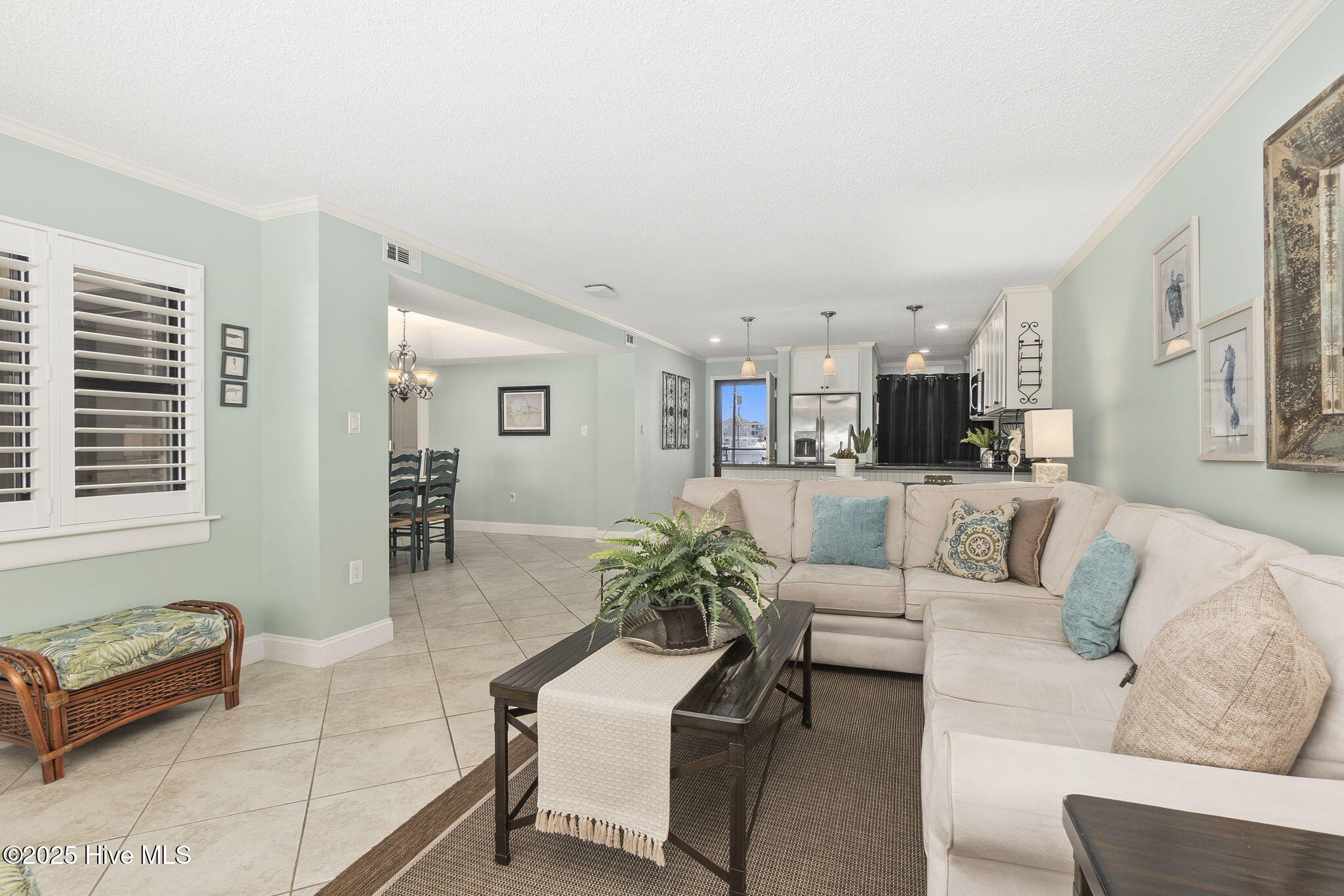 Open concept LR w/ views