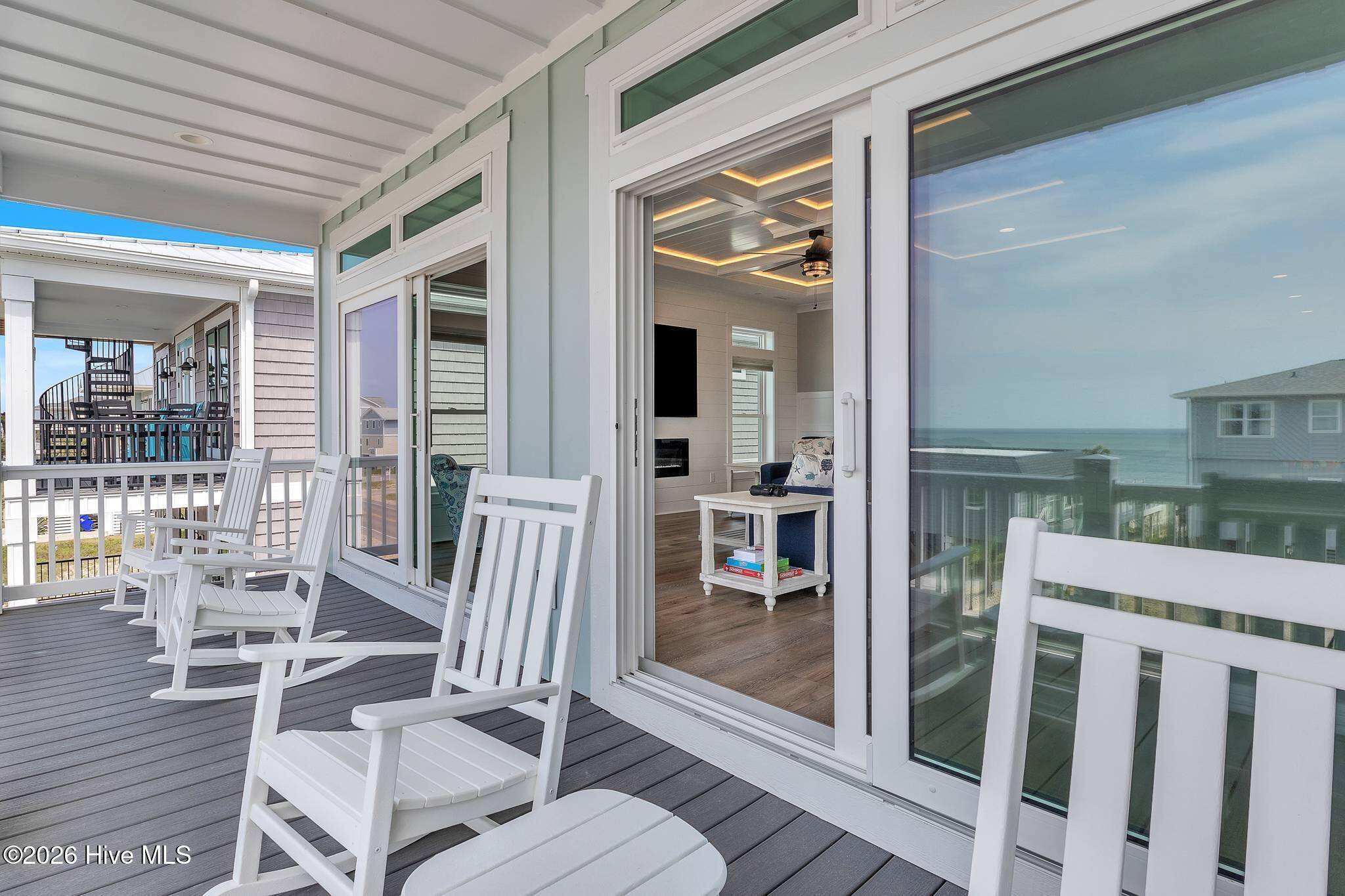 100558345 | Photo 110