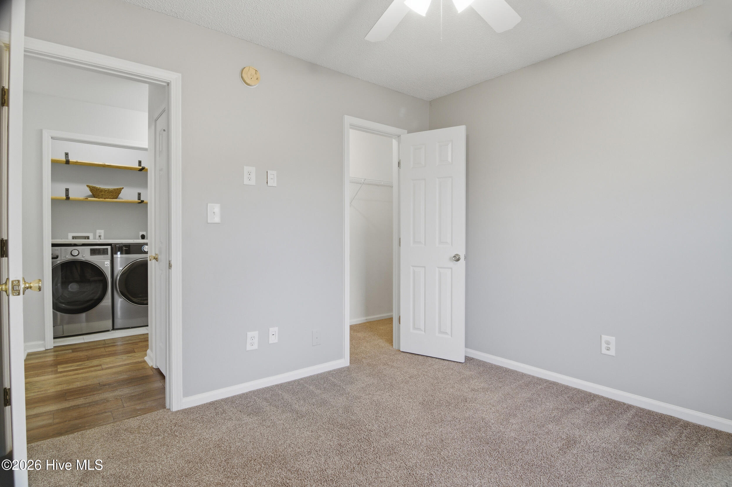 100548573 | Photo 30