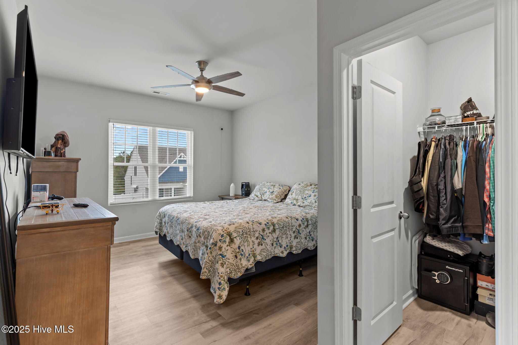 100540695 | Photo 30