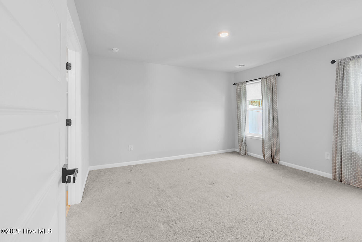 100553635 | Photo 16