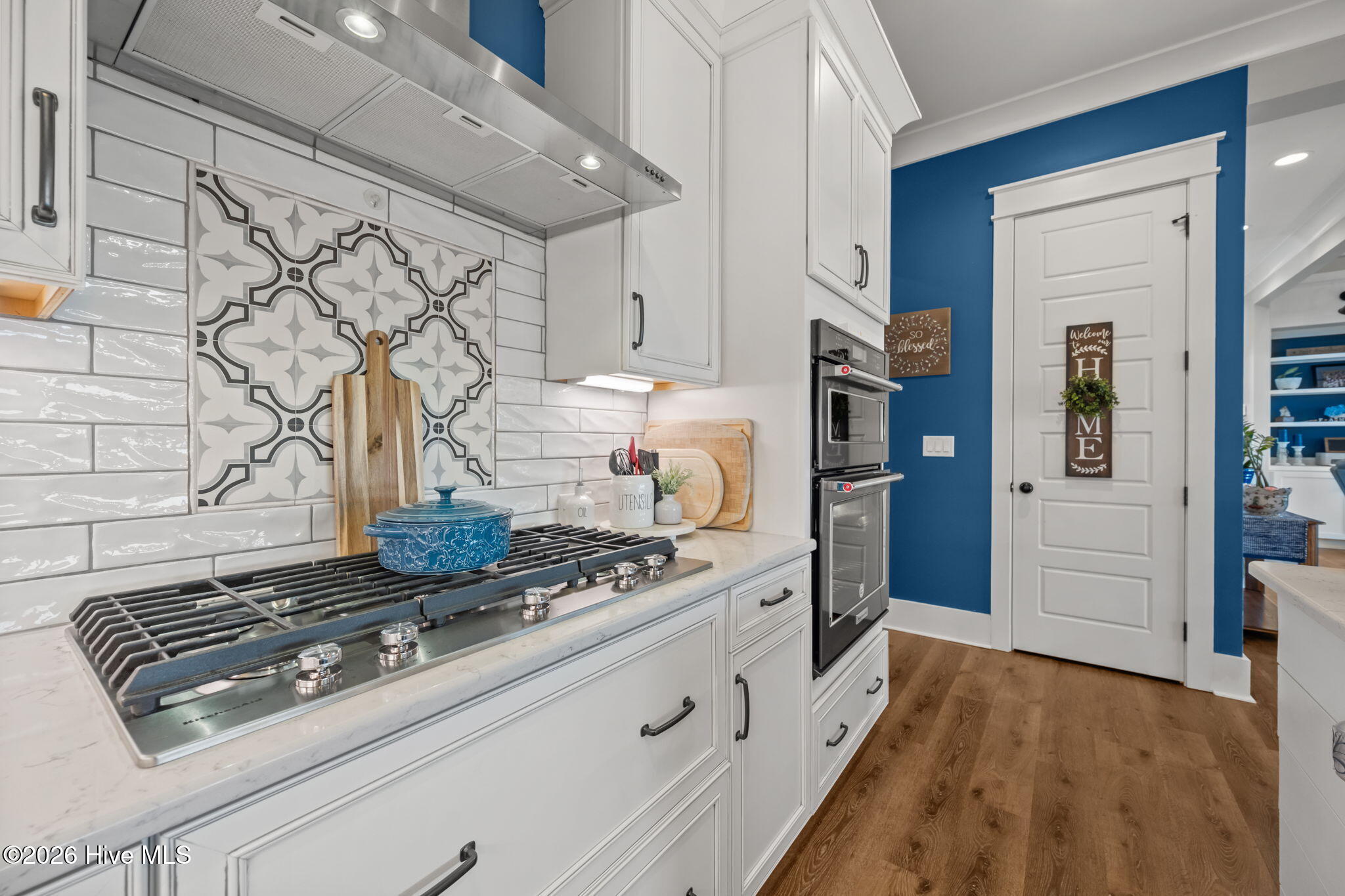 100555870 | Photo 14